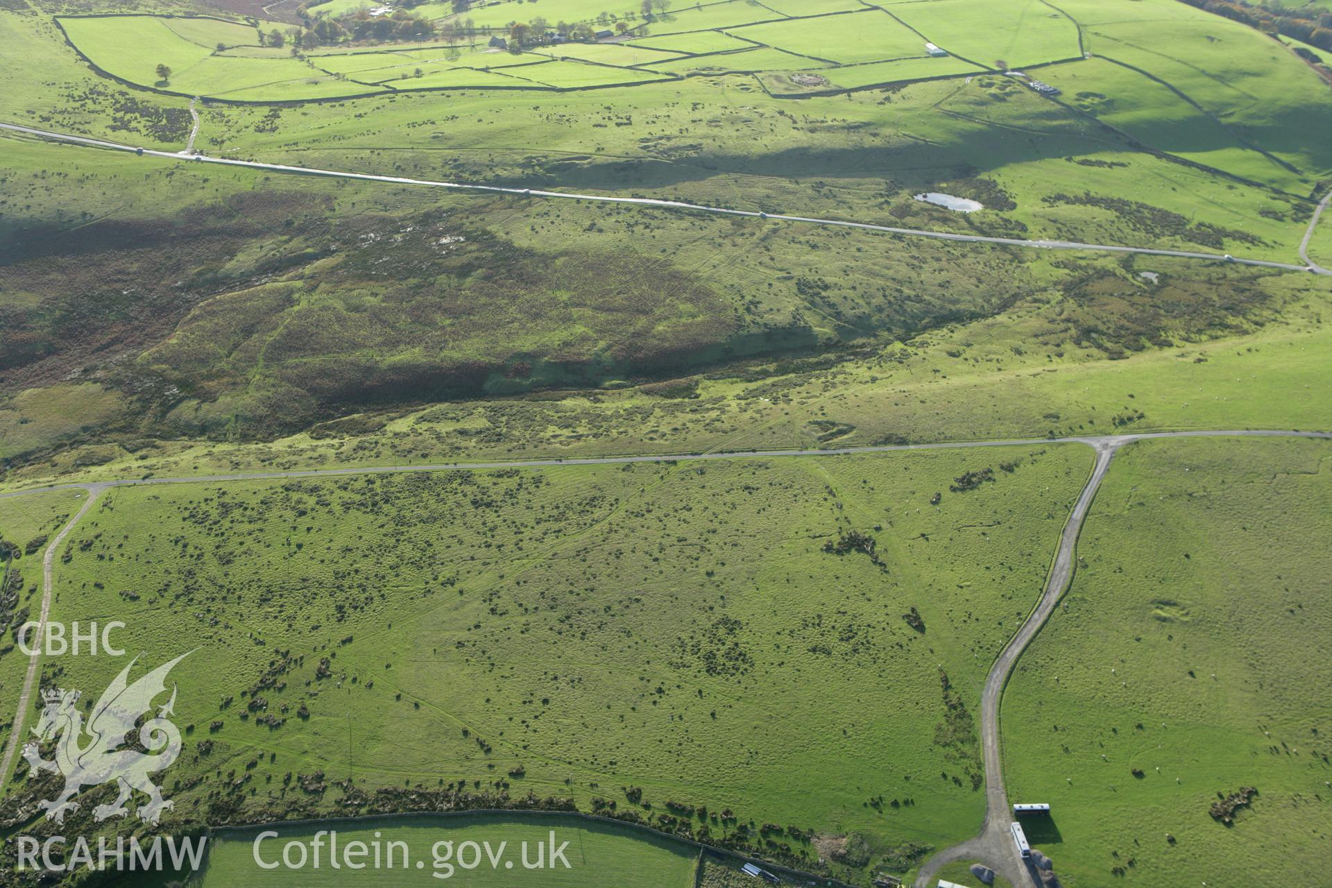 RCAHMW colour oblique photograph of general view to the south of Ffos-yr-hebog Cairn. Taken by Toby Driver on 16/10/2008.