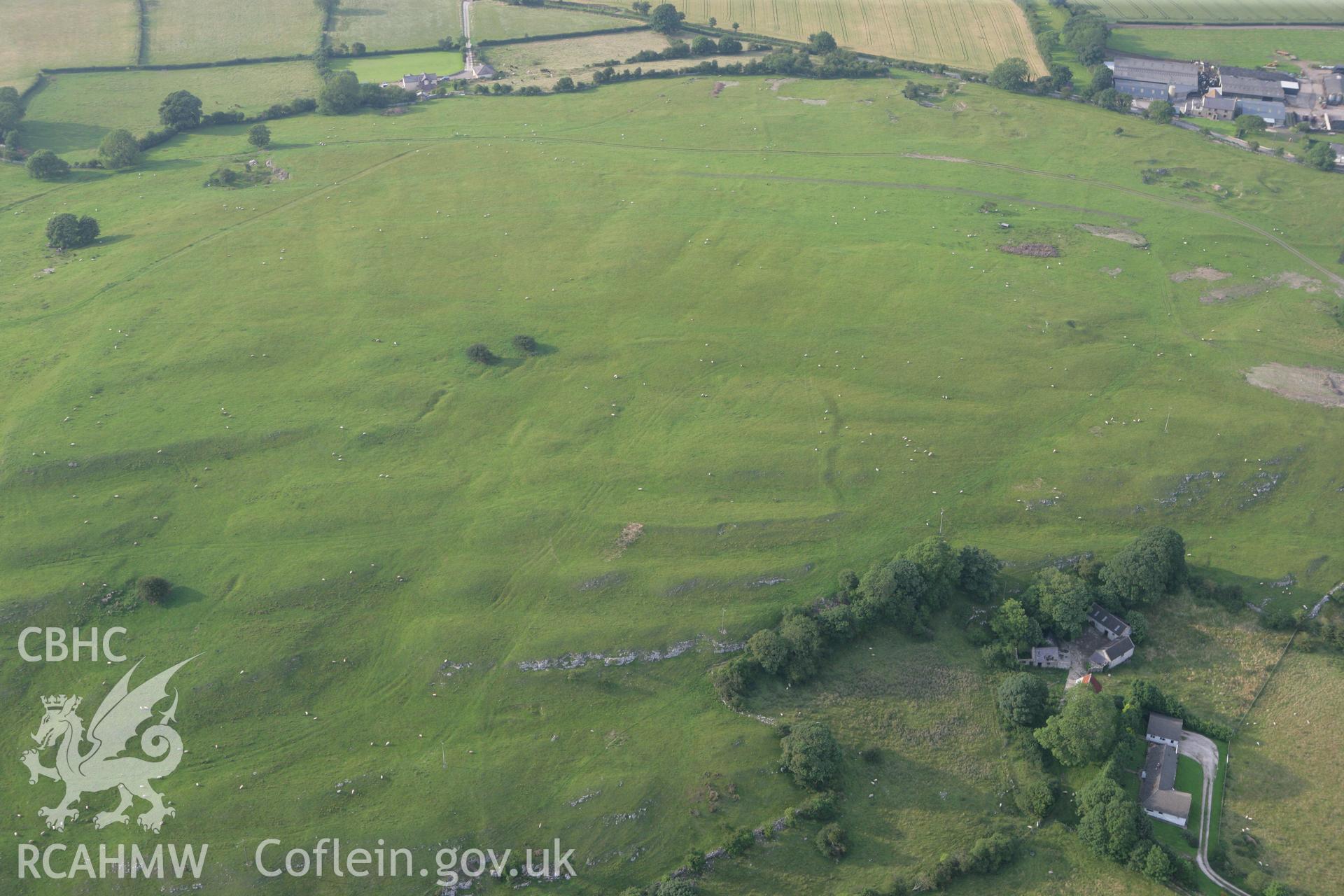 RCAHMW colour oblique photograph of Marian Ffrith Enclosure and Field System. Taken by Toby Driver on 24/07/2008.