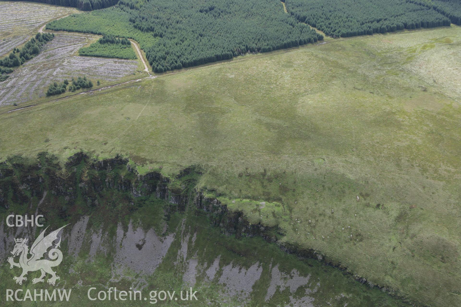 RCAHMW colour oblique photograph of Craig-y-Bwlch Cairn. Taken by Toby Driver on 12/09/2008.