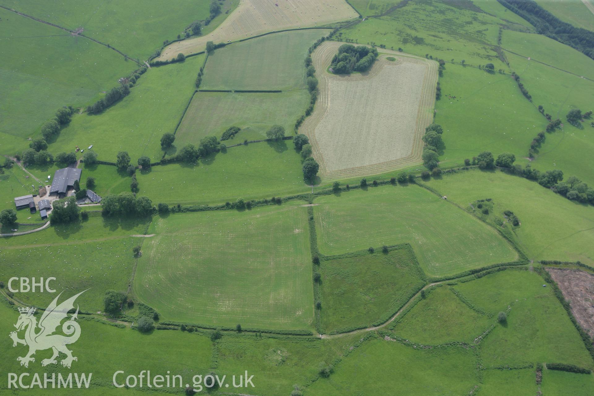 RCAHMW colour oblique photograph of Offa's Dyke, section from the footpath south of Pen-y-Bryn to Orseddwen and Yr Orsedd Wen Cairn. Taken by Toby Driver on 01/07/2008.