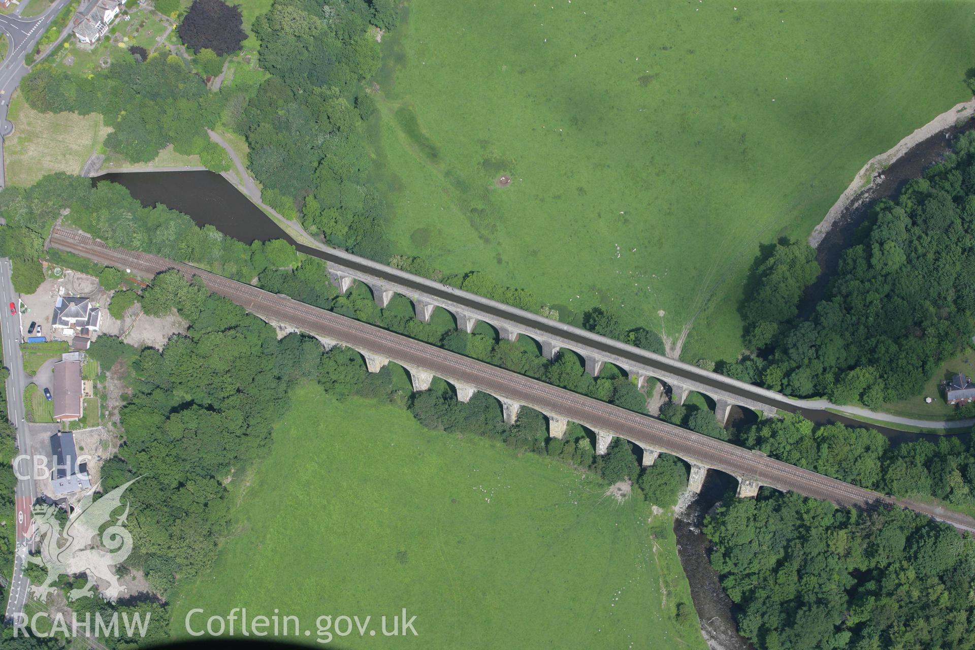 RCAHMW colour oblique photograph of Chirk Aqueduct and Railway Viaduct, Llangollen Canal. Taken by Toby Driver on 01/07/2008.