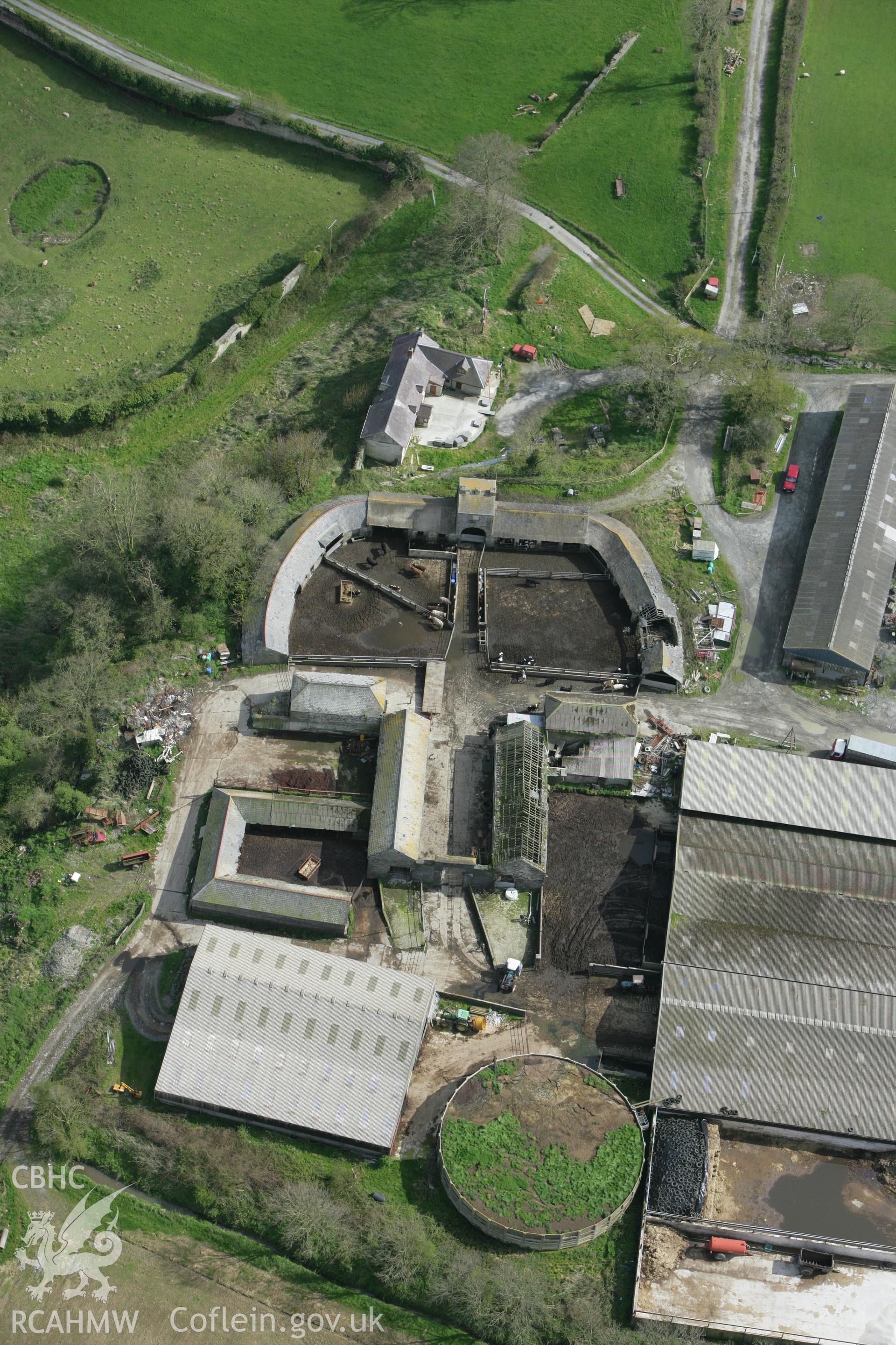 RCAHMW colour oblique photograph of Castell Malgwyn, farmhouse and outbuildings. Taken by Toby Driver on 24/04/2008.