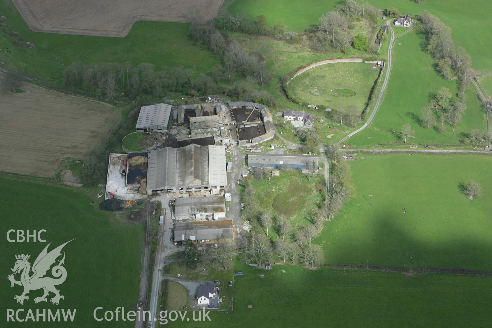 RCAHMW colour oblique photograph of Castell Malgwyn, farmhouse and outbuildings. Taken by Toby Driver on 24/04/2008.