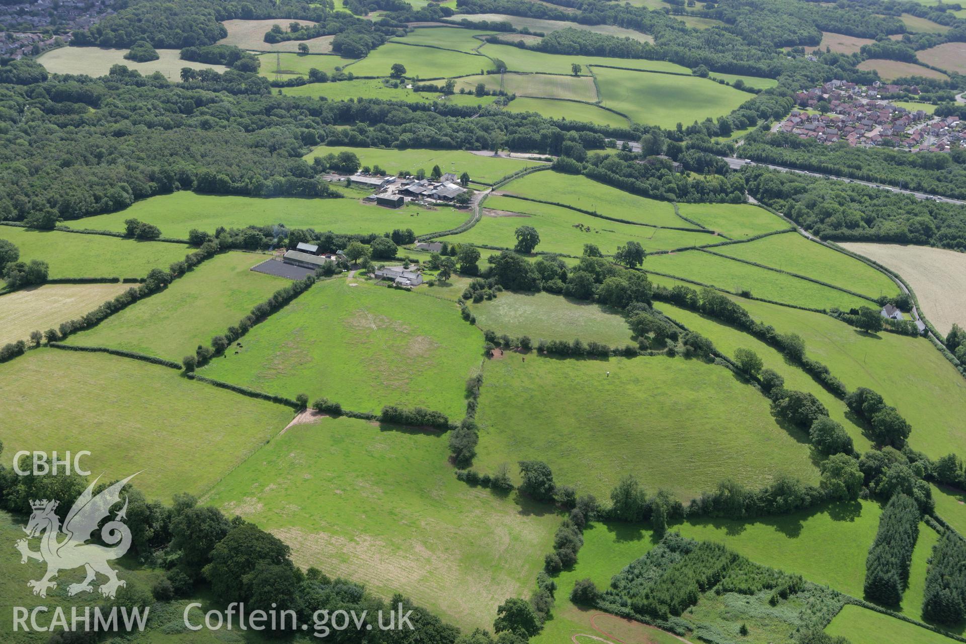 RCAHMW colour oblique photograph of Llwynda-Ddu Hillfort. Taken by Toby Driver on 21/07/2008.