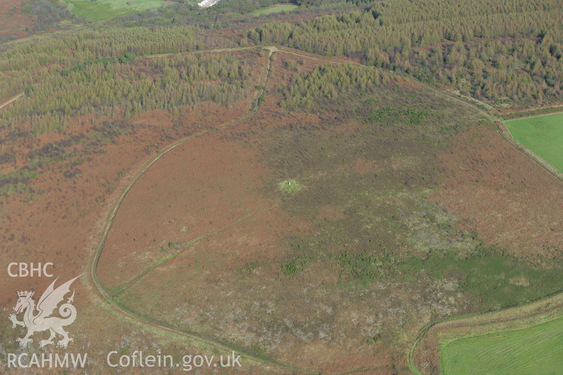 RCAHMW colour oblique photograph of Twyn Disgwylfa Barrow,. Taken by Toby Driver on 16/10/2008.