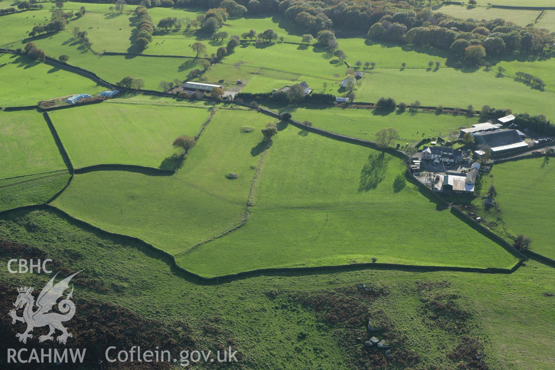 RCAHMW colour oblique photograph of Tir Lan Cairnfield. Taken by Toby Driver on 16/10/2008.