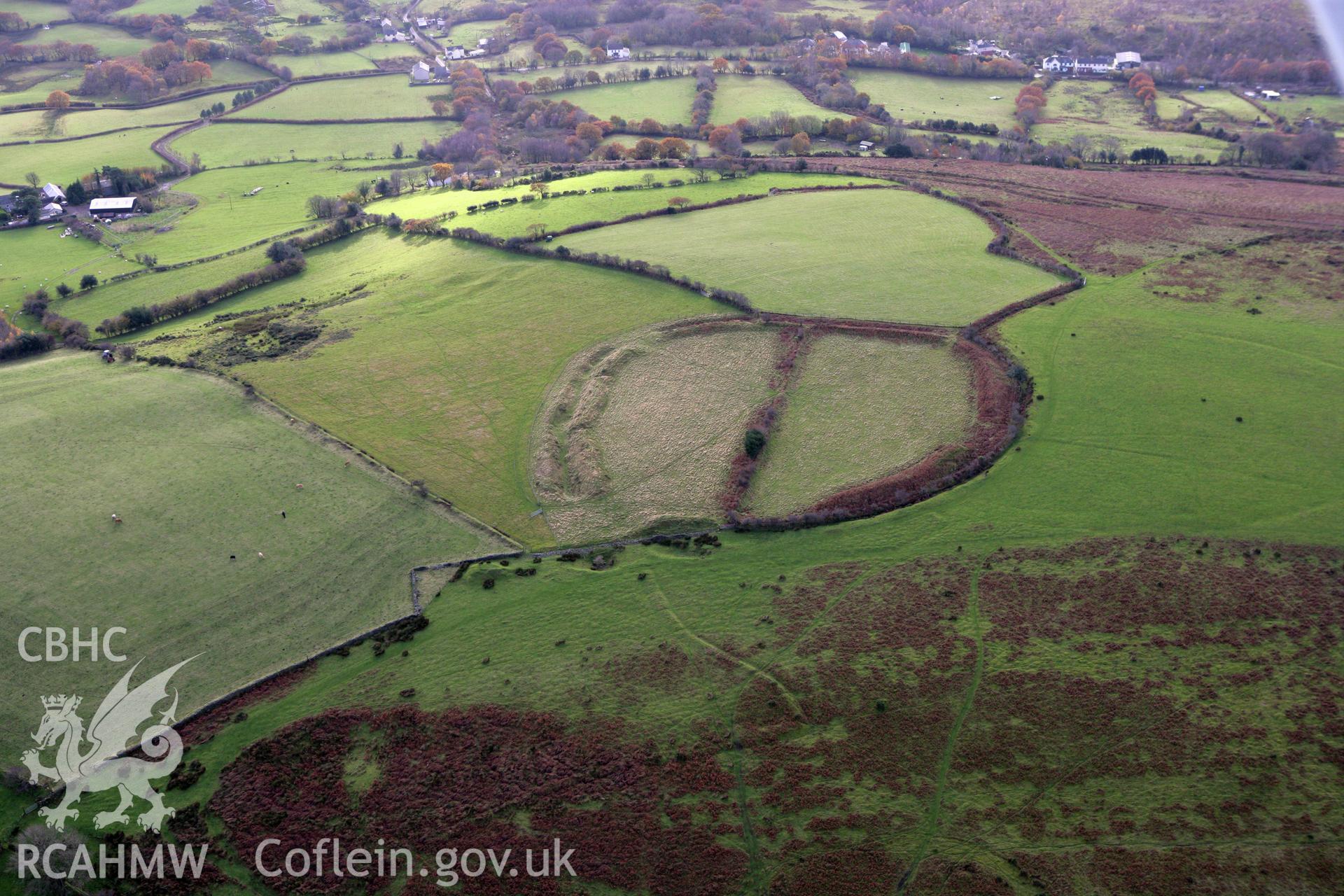 RCAHMW colour oblique photograph of Coedcae Gaer (Mynydd Y Gaer) Hillfort. Taken by Toby Driver on 12/11/2008.