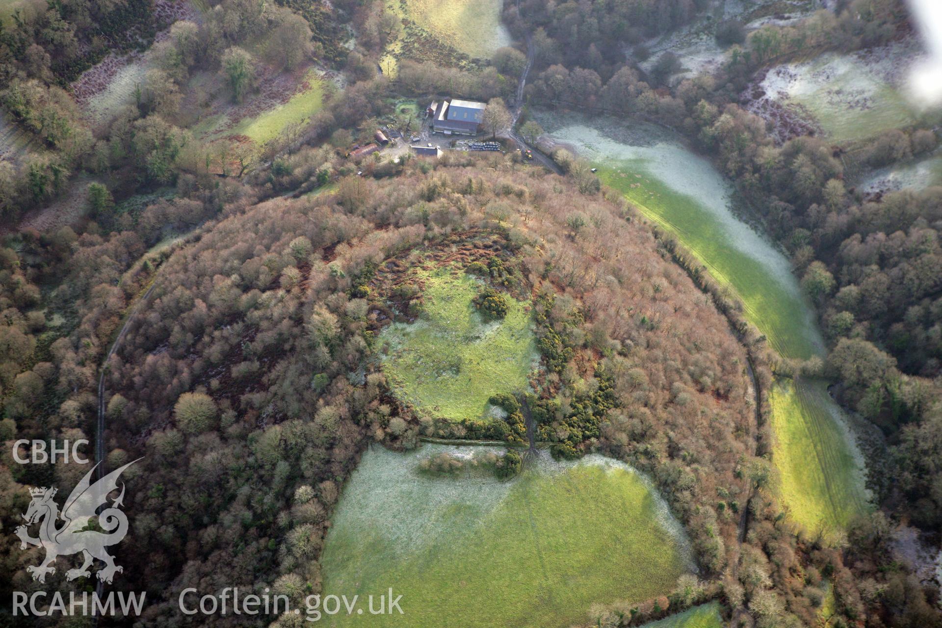 RCAHMW colour oblique photograph of Dinas Cerdin Hillfort. Taken by Toby Driver on 15/12/2008.