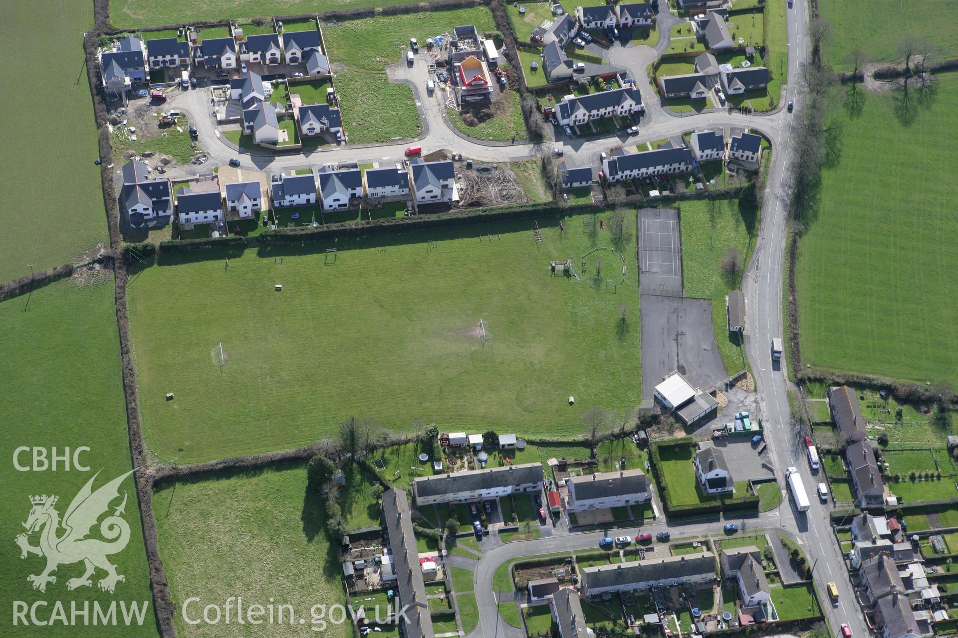 RCAHMW colour oblique photograph of Y Gaer, Clynderwen. Taken by Toby Driver on 04/03/2008.