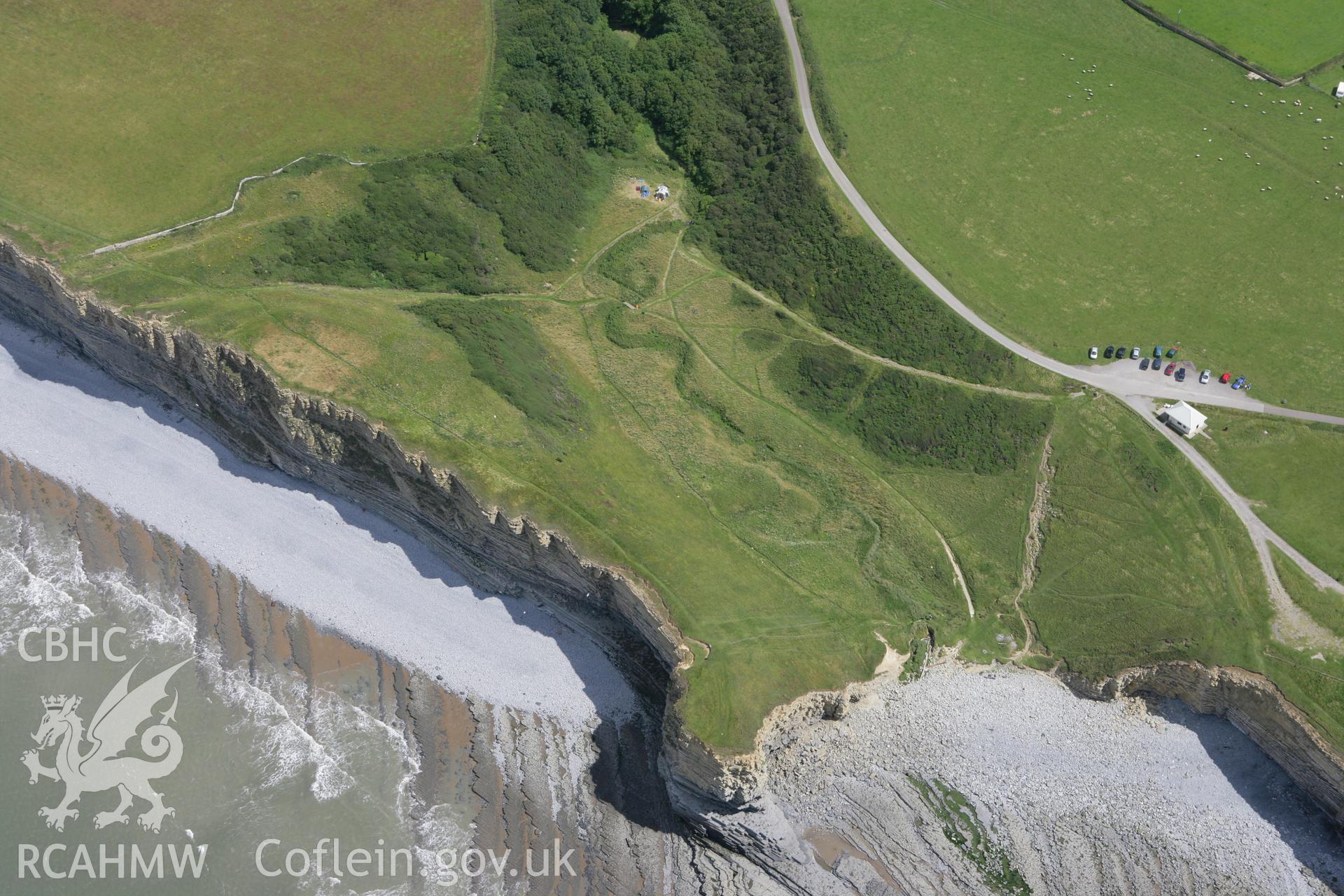 RCAHMW colour oblique photograph of Nash Point Promontory Fort. Taken by Toby Driver on 21/07/2008.