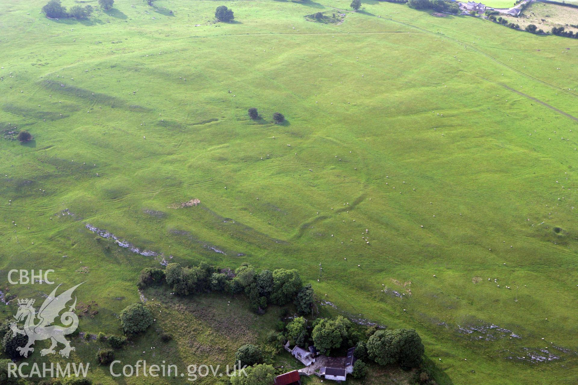 RCAHMW colour oblique photograph of Marian Ffrith Enclosure. Taken by Toby Driver on 24/07/2008.