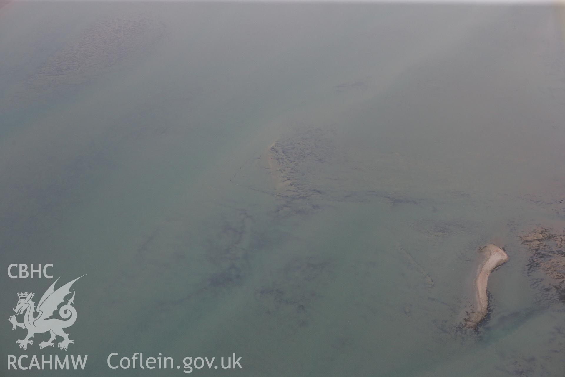 RCAHMW colour oblique photograph of Ogwen Weir Fish Trap (Bangor Flats). Taken by Toby Driver on 24/07/2008.