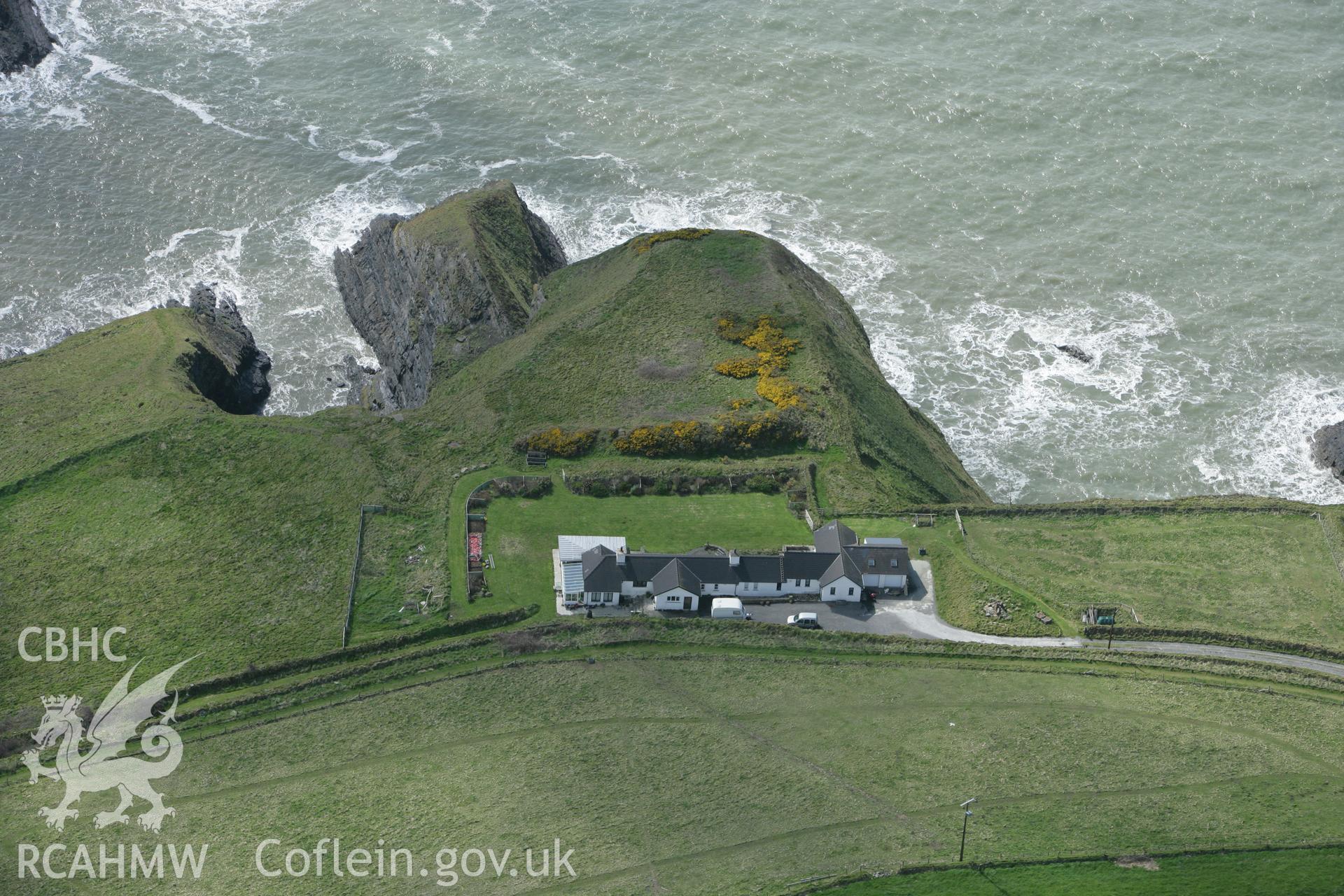 RCAHMW colour oblique photograph of Pen-Castell Promontory Fort. Taken by Toby Driver on 24/04/2008.