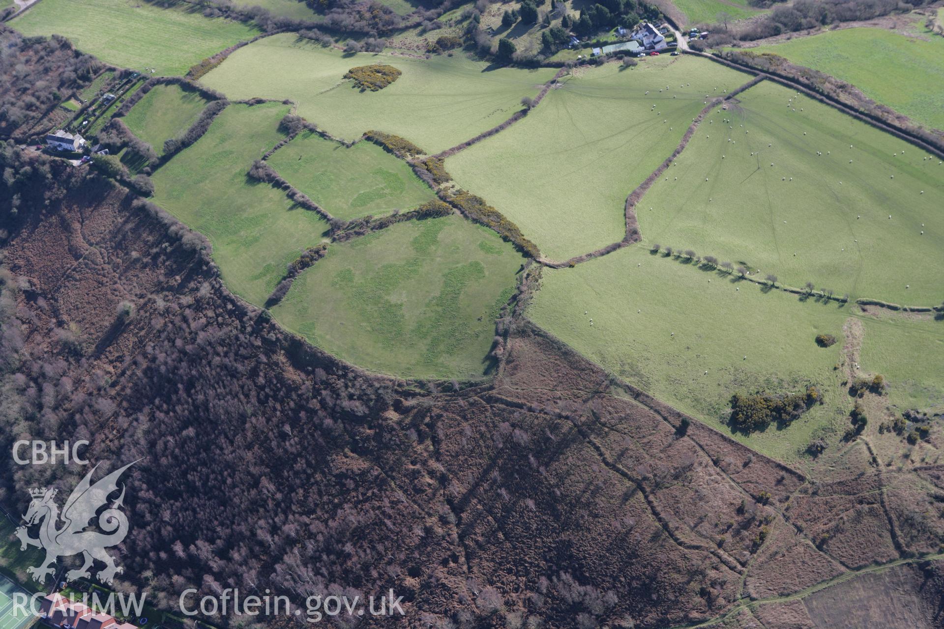 RCAHMW colour oblique photograph of Pen-y-gaer Hillfort. Taken by Toby Driver on 04/03/2008.