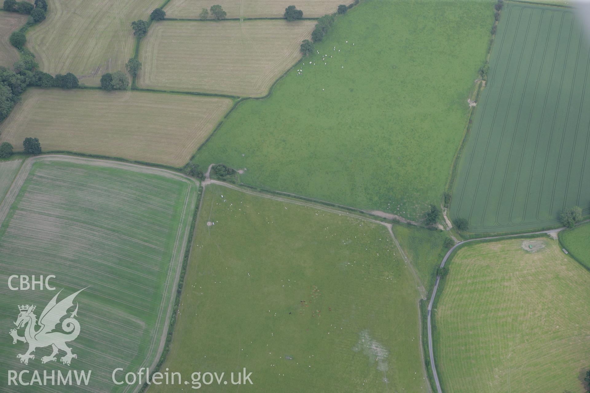 RCAHMW colour oblique photograph of Collfryn Enclosure. Taken by Toby Driver on 01/07/2008.