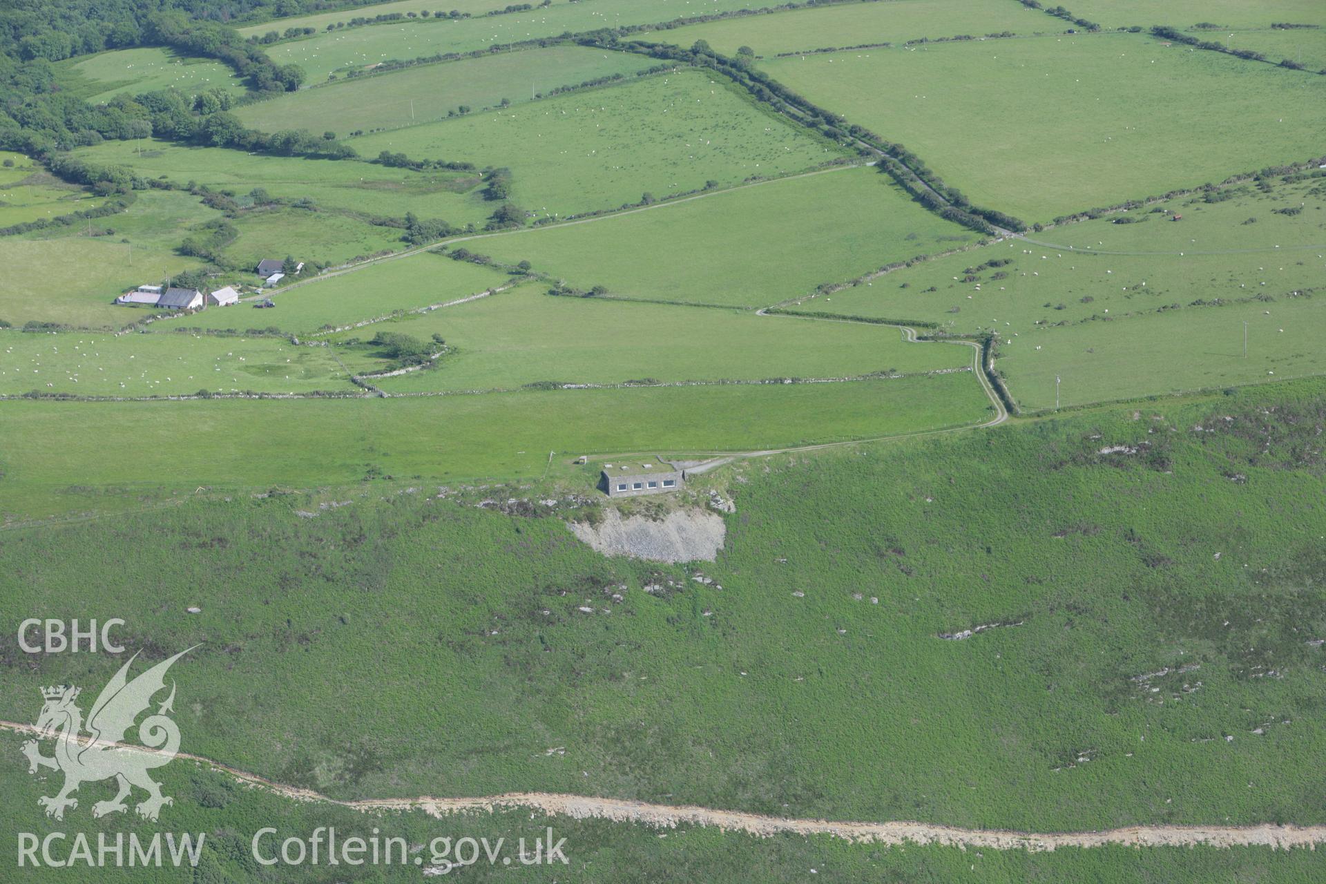 RCAHMW colour oblique photograph of Gaer Wen Enclosure. Taken by Toby Driver on 13/06/2008.