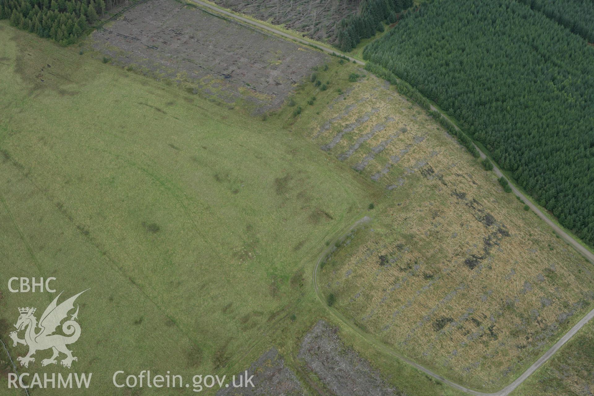 RCAHMW colour oblique photograph of Carn-y-Pigwn Cairn. Taken by Toby Driver on 12/09/2008.