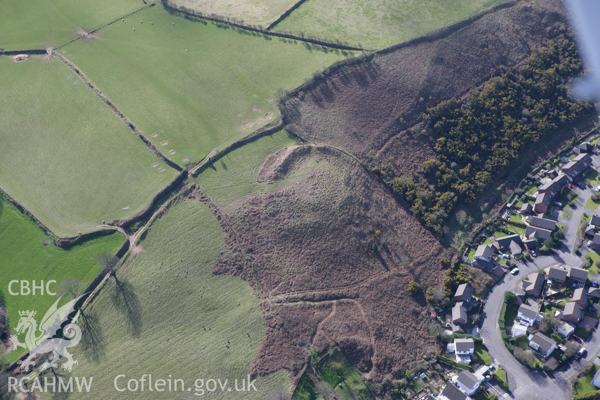 RCAHMW colour oblique photograph of Hen Gastell (Dan-y-lan Camp). Taken by Toby Driver on 04/03/2008.