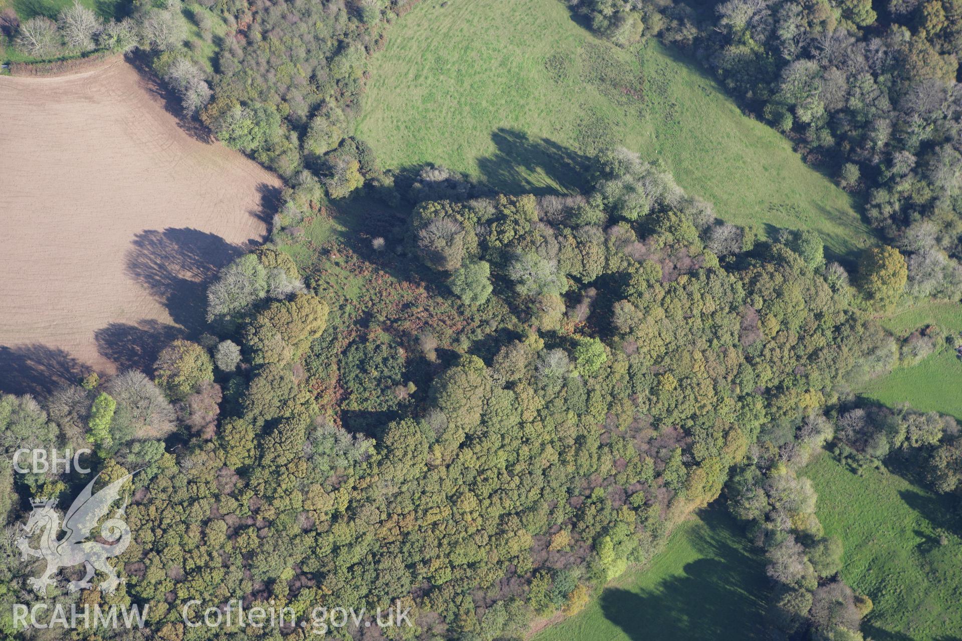 RCAHMW colour oblique photograph of Cwm-pen-y-benglog;Allt-y-castell. Taken by Toby Driver on 23/10/2007.