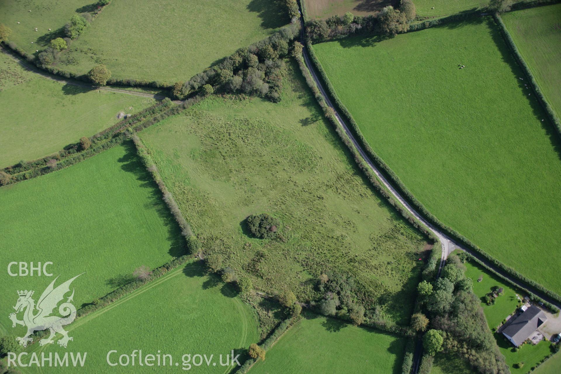 RCAHMW colour oblique photograph of Crug Bwlch Bychan. Taken by Toby Driver on 04/10/2007.