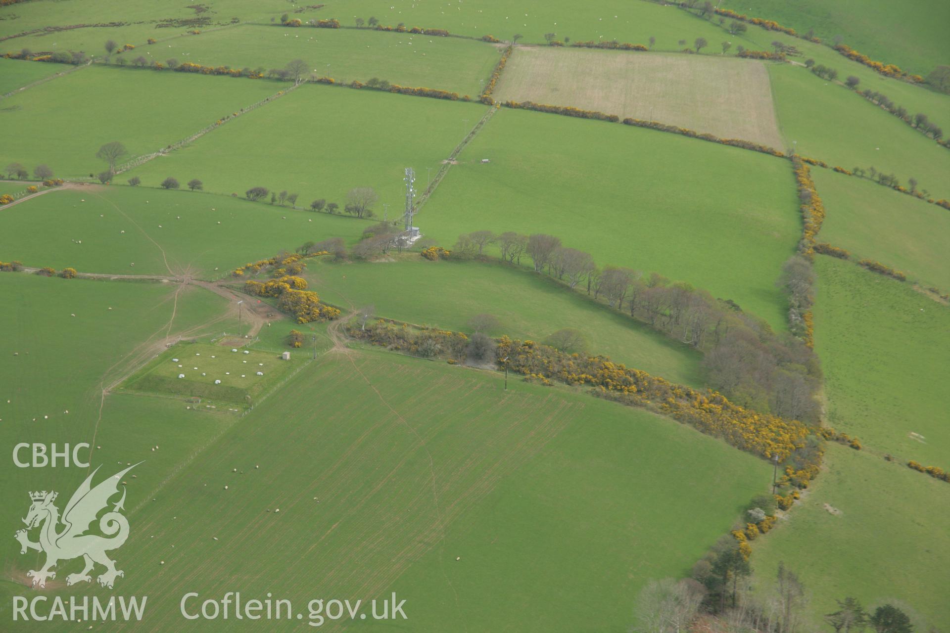 RCAHMW colour oblique aerial photograph of Hilltop Enclosure at Hen Gaer. Taken on 17 April 2007 by Toby Driver