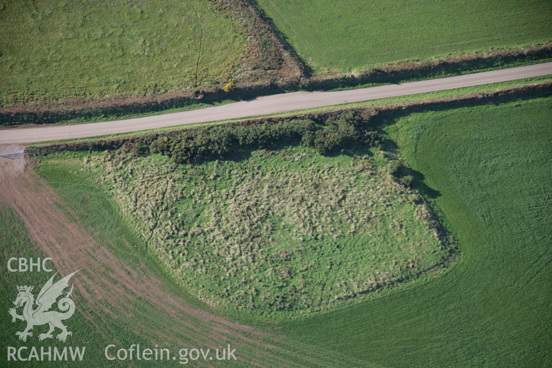 RCAHMW colour oblique photograph of Caer Bayvil hillfort;Y Gaer, Bayvil. Taken by Toby Driver on 23/10/2007.