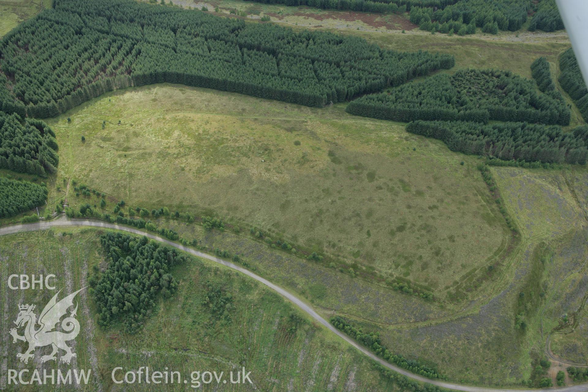 RCAHMW colour oblique photograph of Twyn-y-Briddallt Roman Camp. Taken by Toby Driver on 12/09/2008.