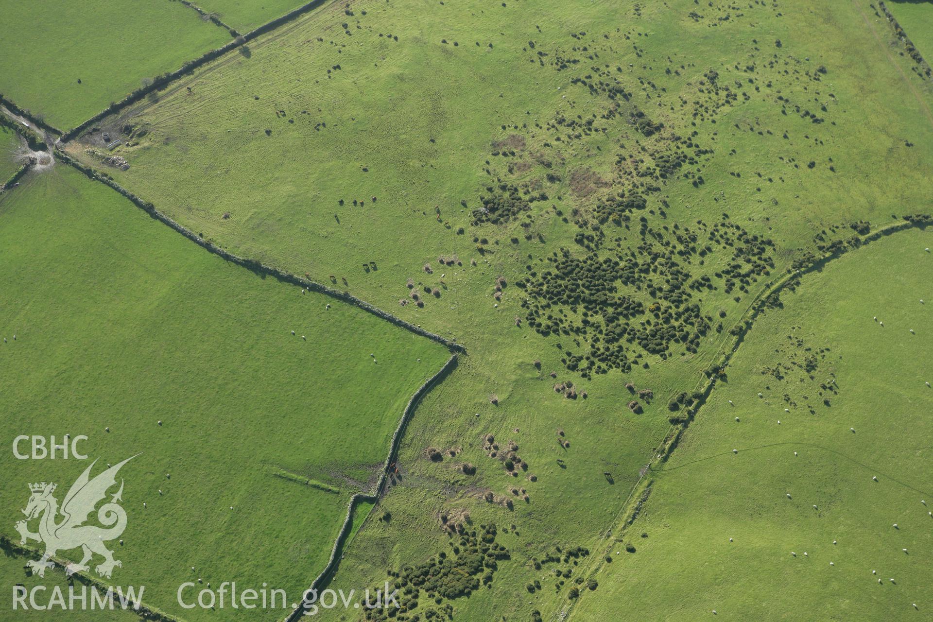 RCAHMW colour oblique photograph of Caer Meini Isaf, deserted rural settlement earthworks. Taken by Toby Driver on 29/11/2007.