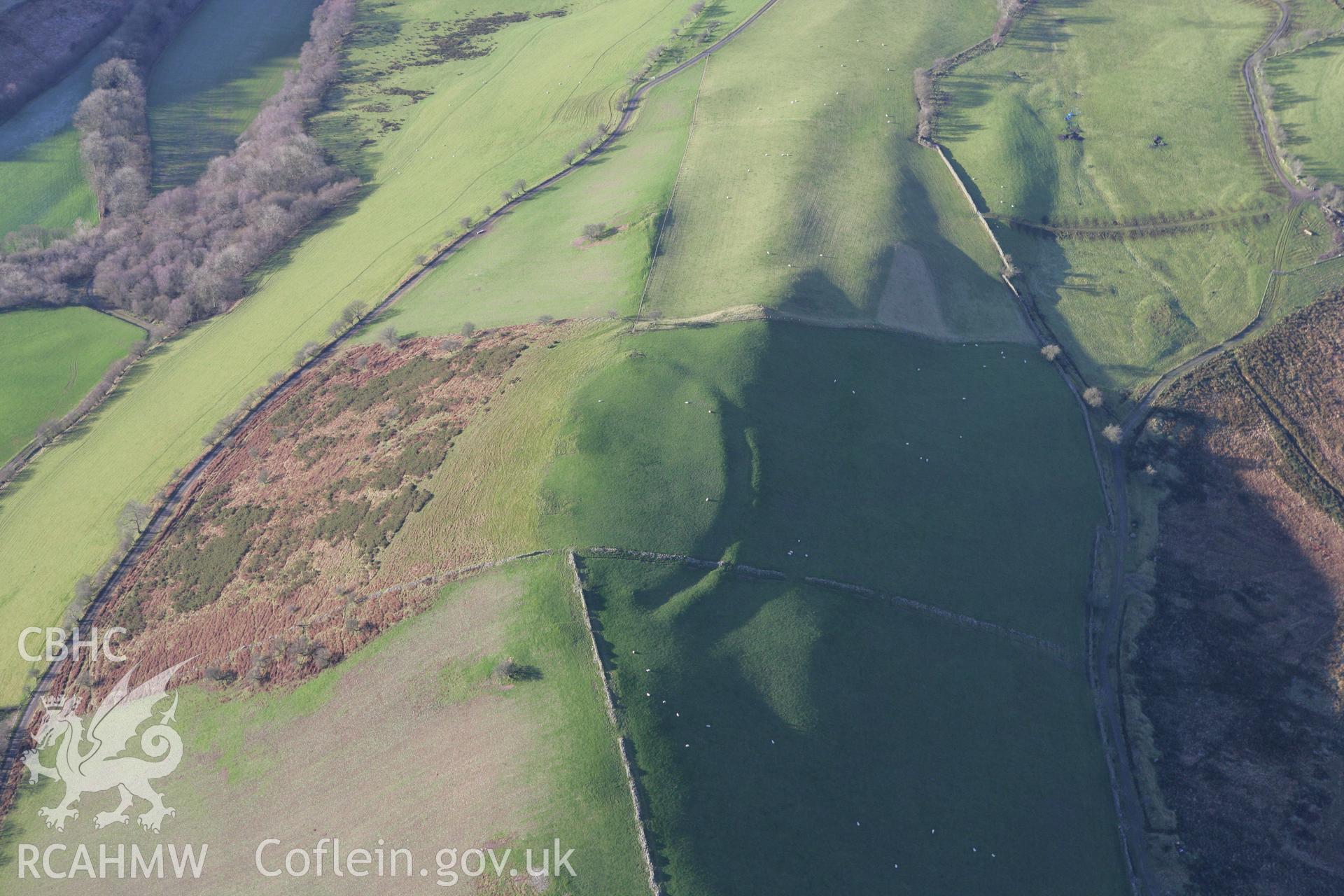 RCAHMW colour oblique photograph of Moelddolwen, Fort. Taken by Toby Driver on 11/12/2007.