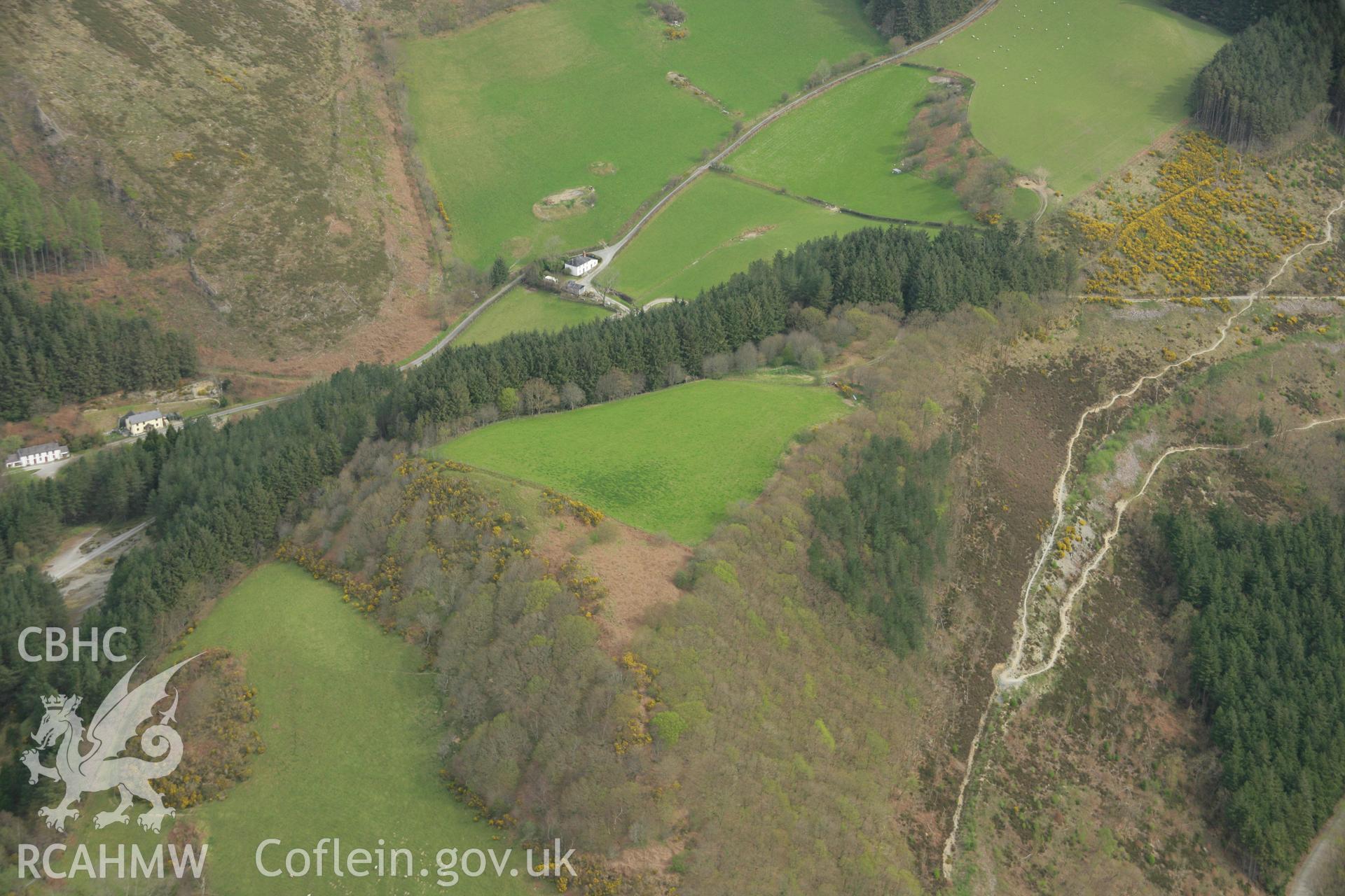 RCAHMW colour oblique aerial photograph of Banc y Castell (Castell Goginan Fach). Taken on 17 April 2007 by Toby Driver