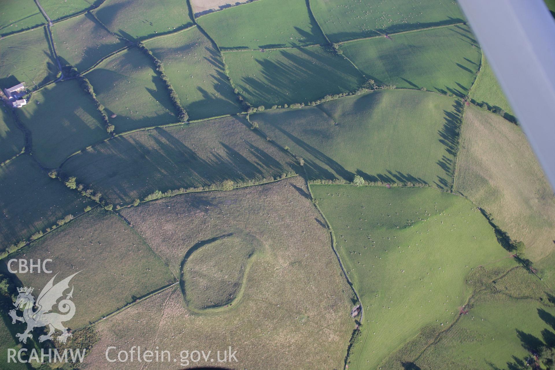 RCAHMW colour oblique aerial photograph of Twyn-y-Gaer Settlement, Trallwng. Taken on 08 August 2007 by Toby Driver