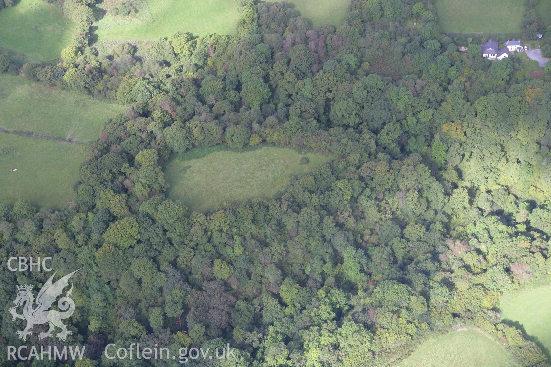 RCAHMW colour oblique photograph of Caer Blaen Maenog. Taken by Toby Driver on 11/09/2007.