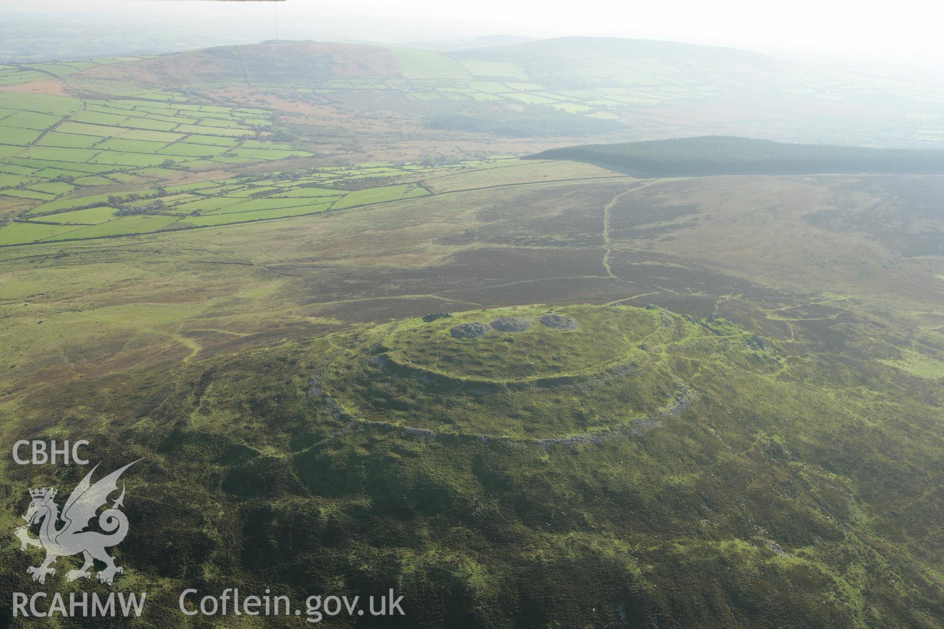 RCAHMW colour oblique photograph of Foel Drygarn;Moel Trigarn;Foel Trigarn. Taken by Toby Driver on 23/10/2007.