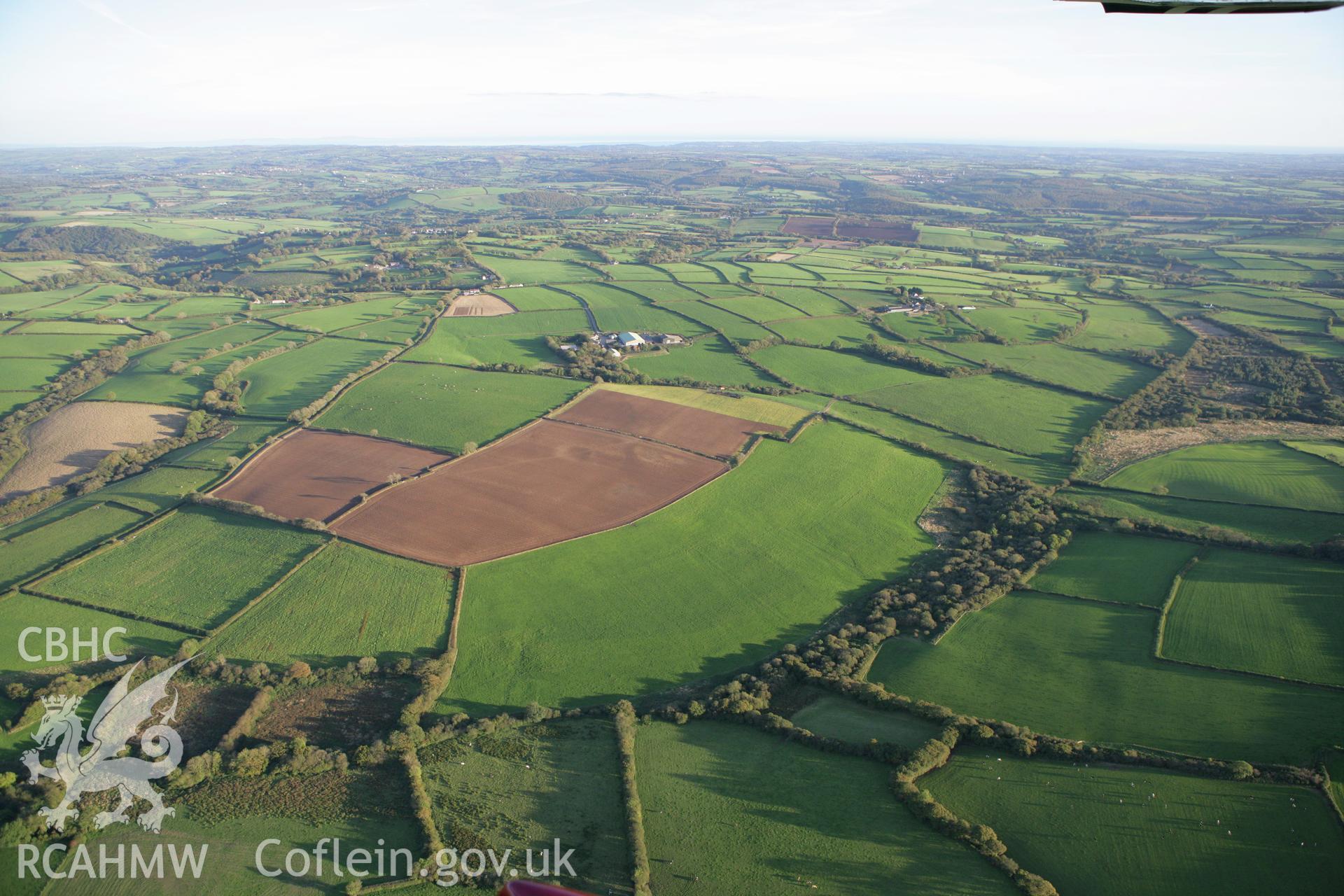 RCAHMW colour oblique photograph of Roman road west of Carmarthen, earthworks. Taken by Toby Driver on 04/10/2007.