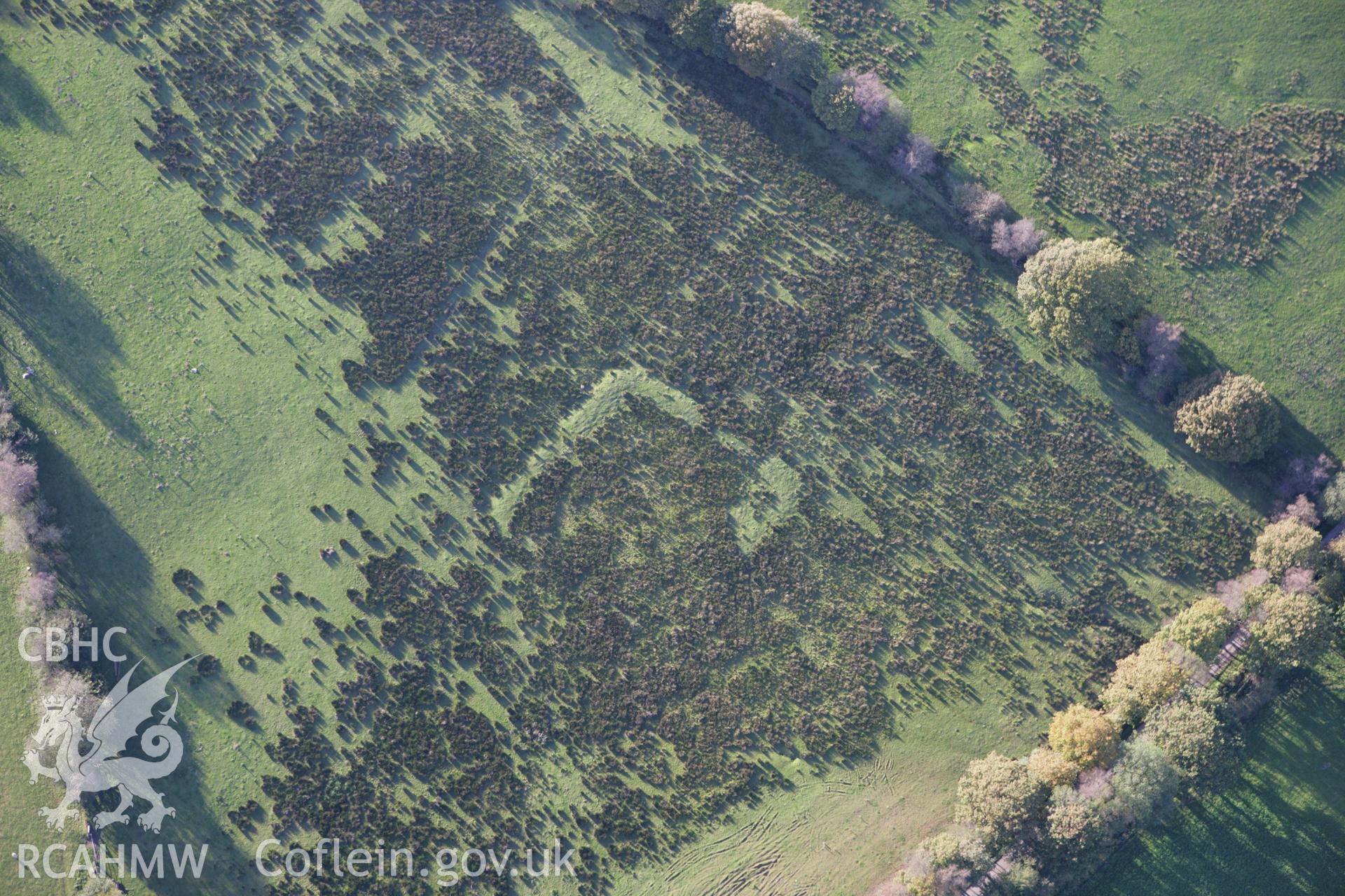 RCAHMW colour oblique photograph of Hafod-Fawr Roman practice camp. Taken by Toby Driver on 04/10/2007.