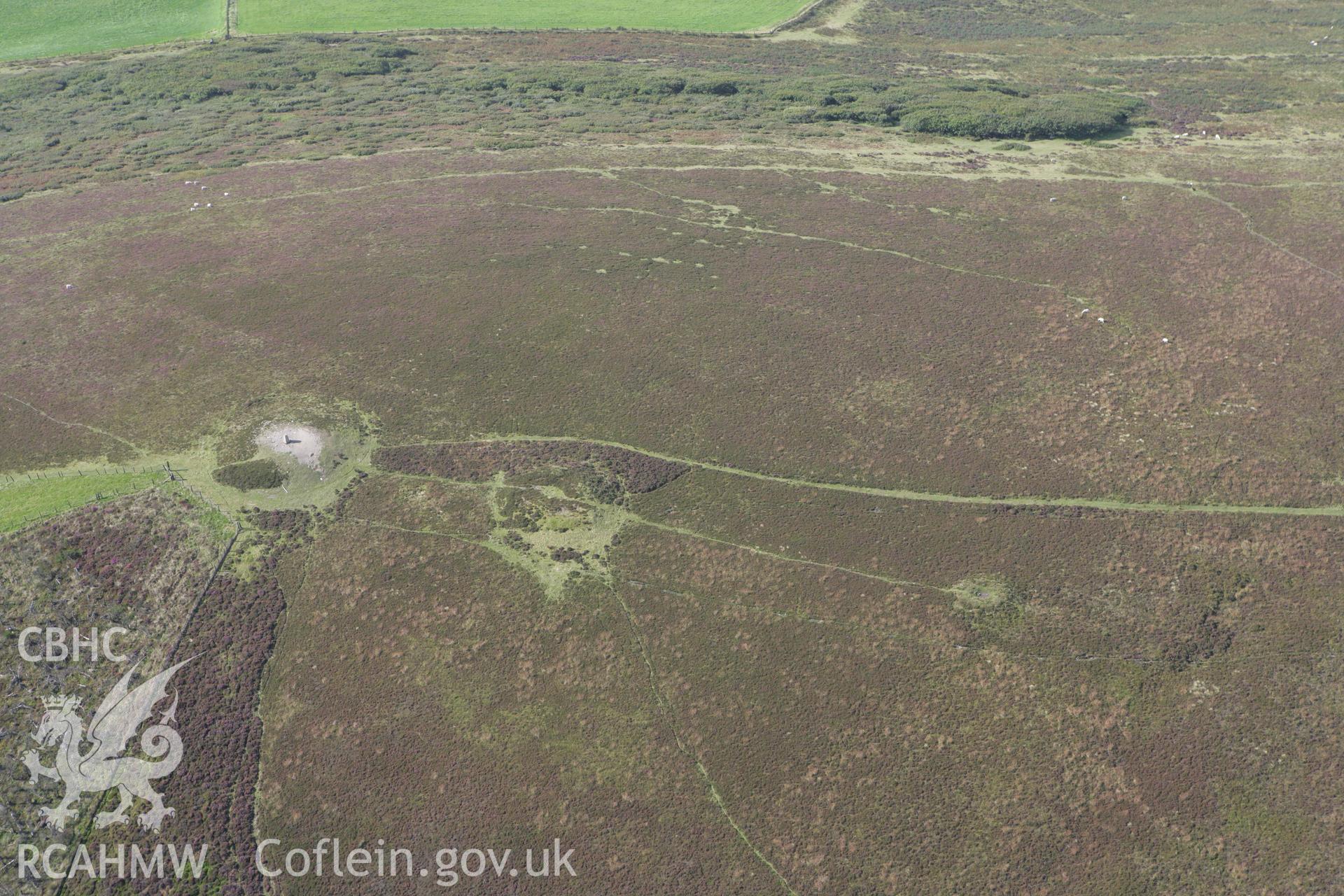 RCAHMW colour oblique photograph of Y Frenni Fawr Cairns. Taken by Toby Driver on 11/09/2007.