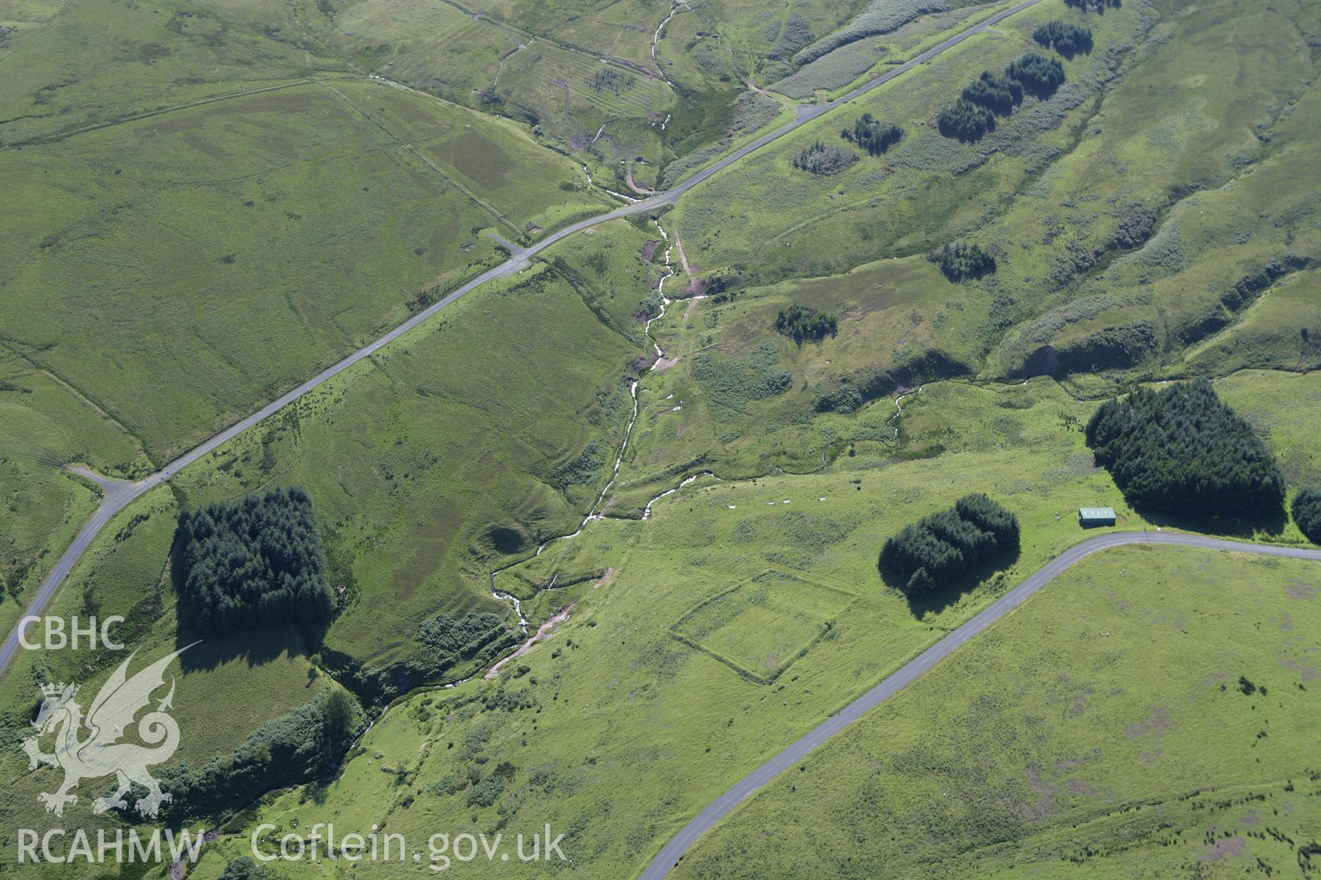 RCAHMW colour oblique aerial photograph of Pentre Dolau Honddu Enclosure. Taken on 08 August 2007 by Toby Driver