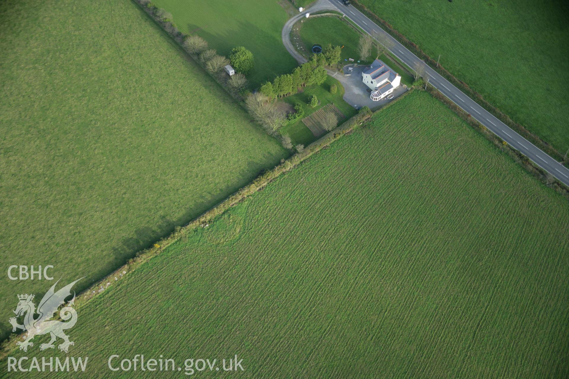 RCAHMW colour oblique photograph of Glandymawr cairn circle. Taken by Toby Driver on 06/11/2007.