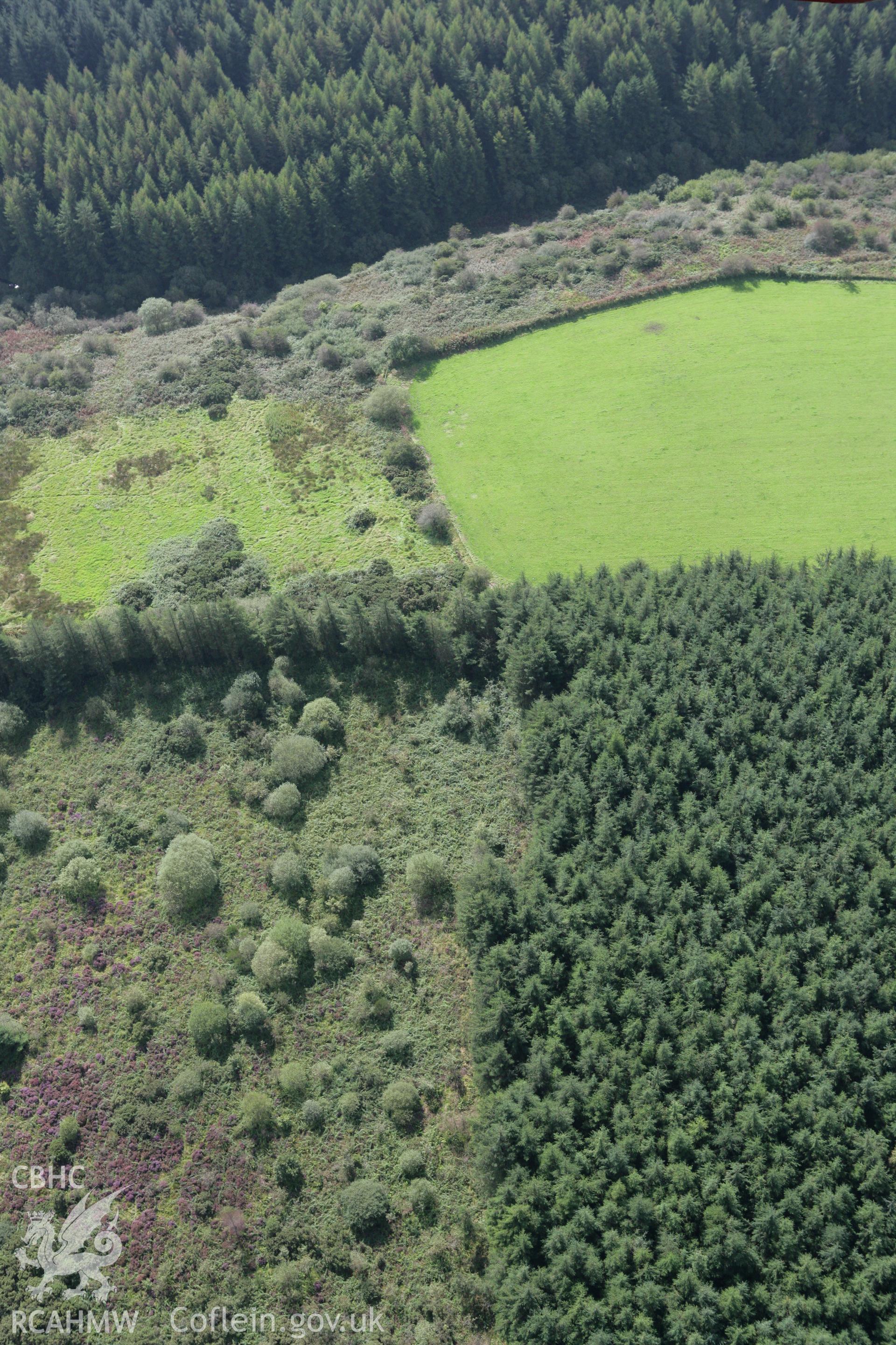 RCAHMW colour oblique photograph of Nant Gronw barrow. Taken by Toby Driver on 11/09/2007.