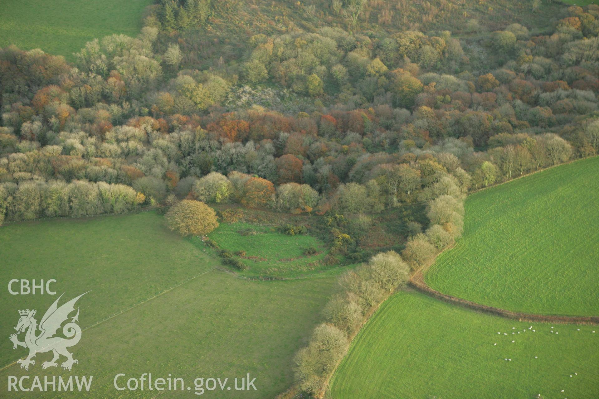 RCAHMW colour oblique photograph of Sealyham Quarries, enclosure. Taken by Toby Driver on 06/11/2007.