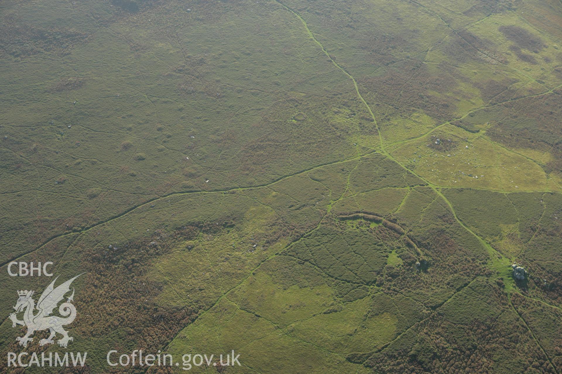 RCAHMW colour oblique photograph of Carn Llwyd earthwork;Myndd Carn Ingli. Taken by Toby Driver on 23/10/2007.