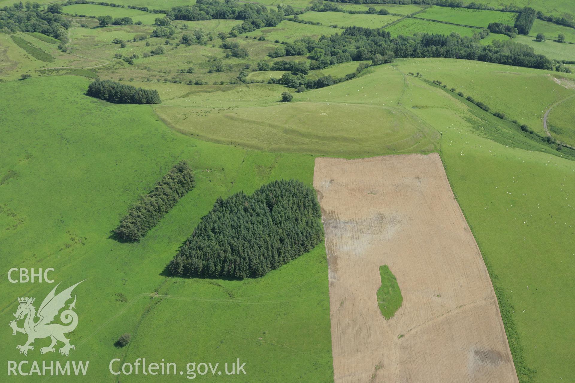 RCAHMW colour oblique aerial photograph of Y Gaer. Taken on 09 July 2007 by Toby Driver