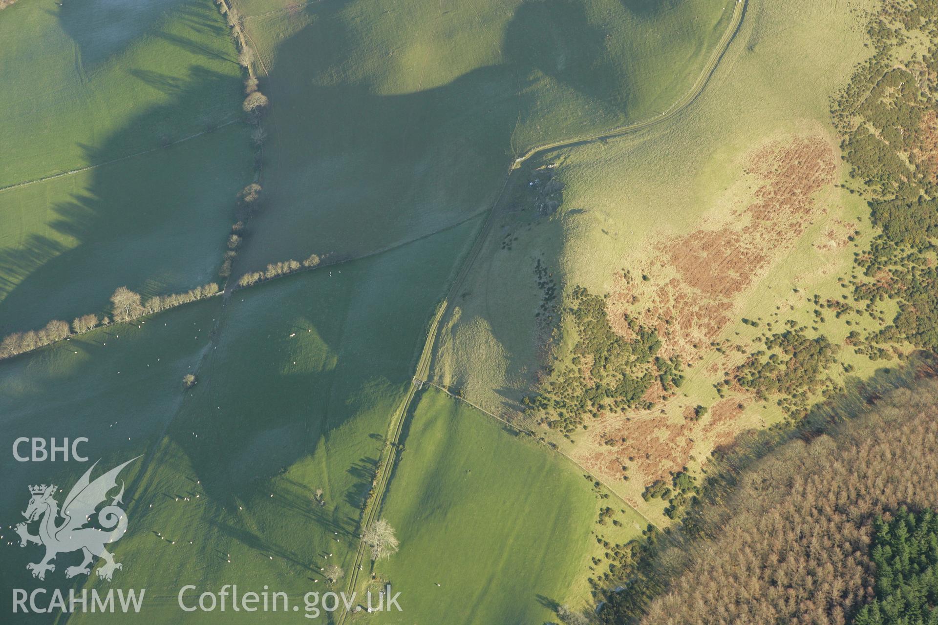 RCAHMW colour oblique photograph of Castell Carreg-wen hillfort, with new enclosure to north-west. Taken by Toby Driver on 20/12/2007.