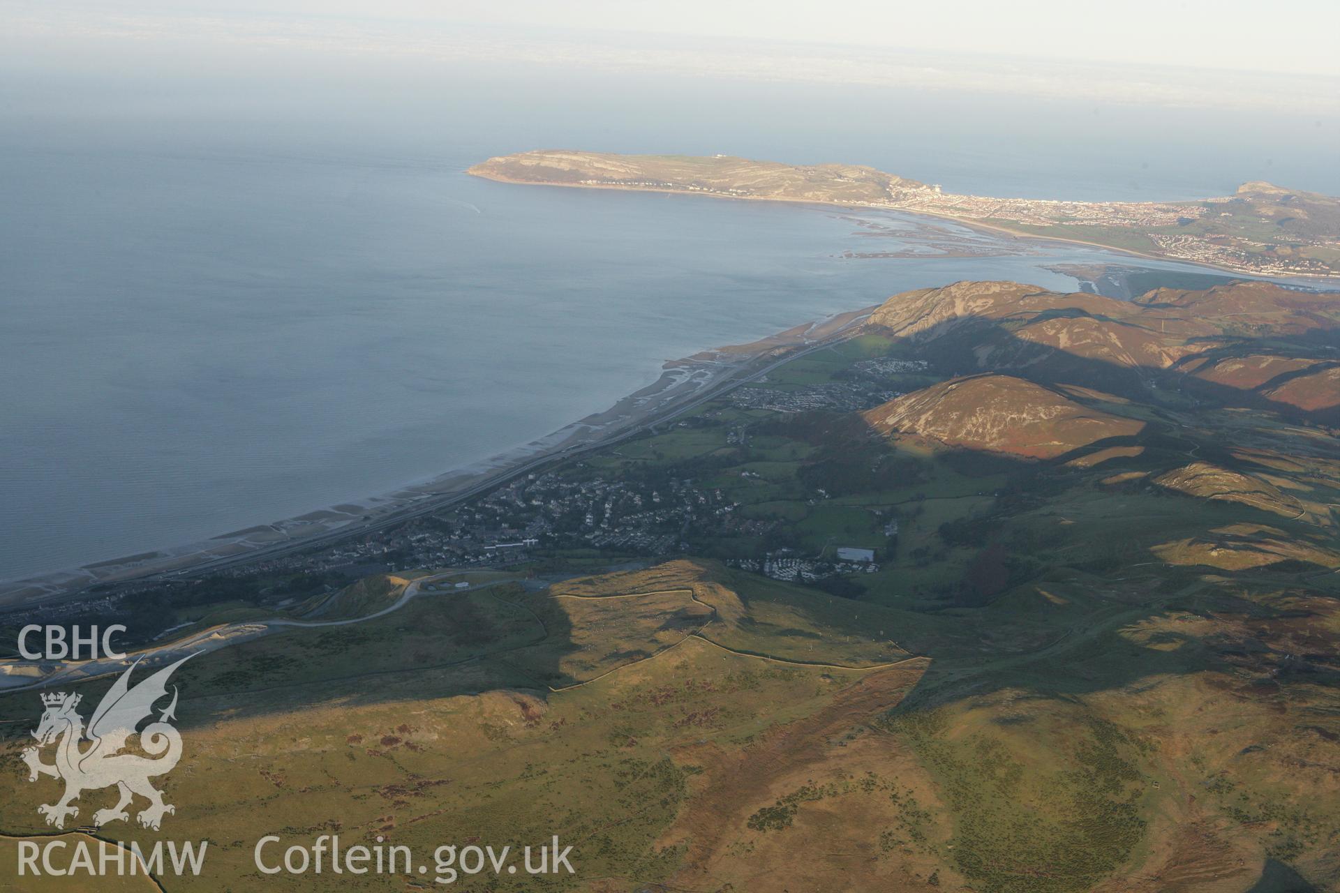 RCAHMW colour oblique photograph of Clip yr Orsedd hut circles. Taken by Toby Driver on 20/12/2007.