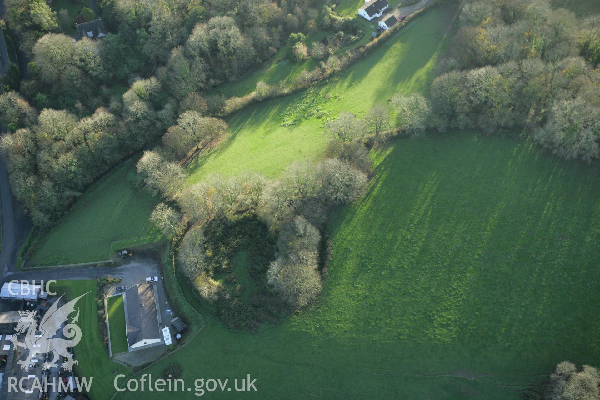 RCAHMW colour oblique photograph of Castell Cynon, Lampeter Velfrey. Taken by Toby Driver on 29/11/2007.