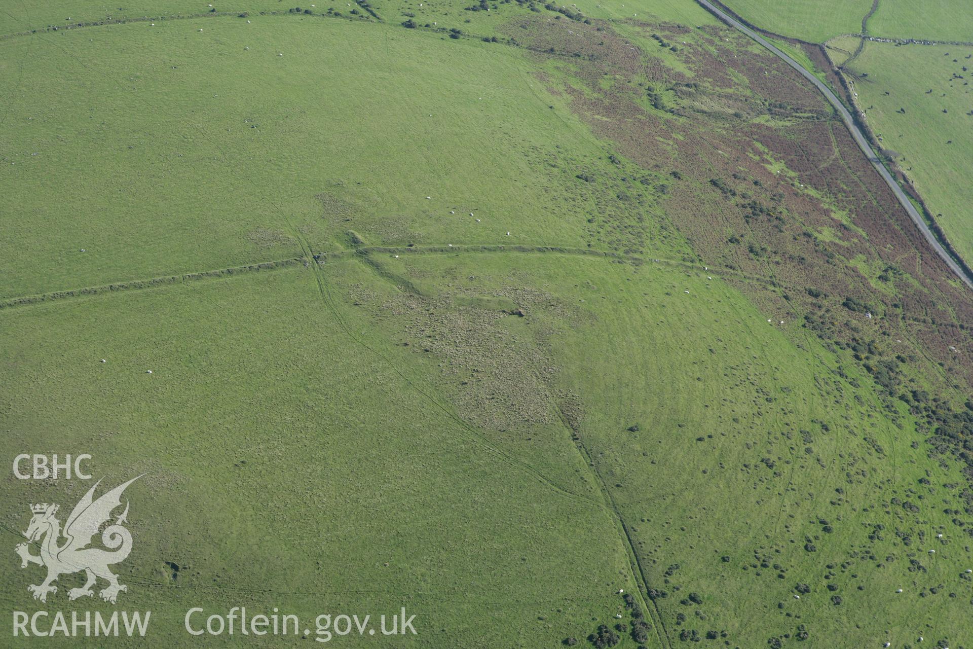 RCAHMW colour oblique photograph of Castell, Mynydd Morvil. Taken by Toby Driver on 23/10/2007.