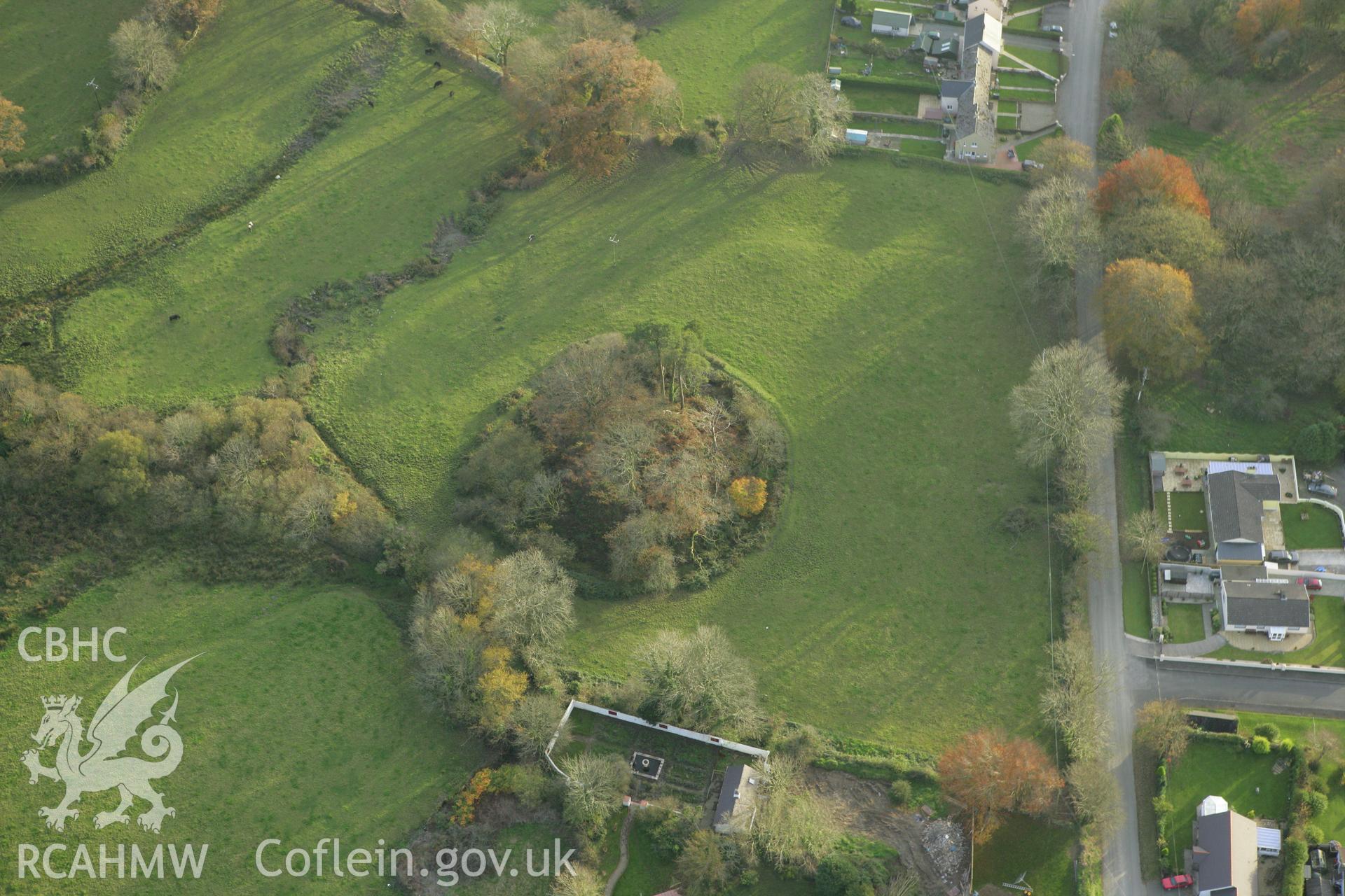 RCAHMW colour oblique photograph of New Moat Castle. Taken by Toby Driver on 06/11/2007.