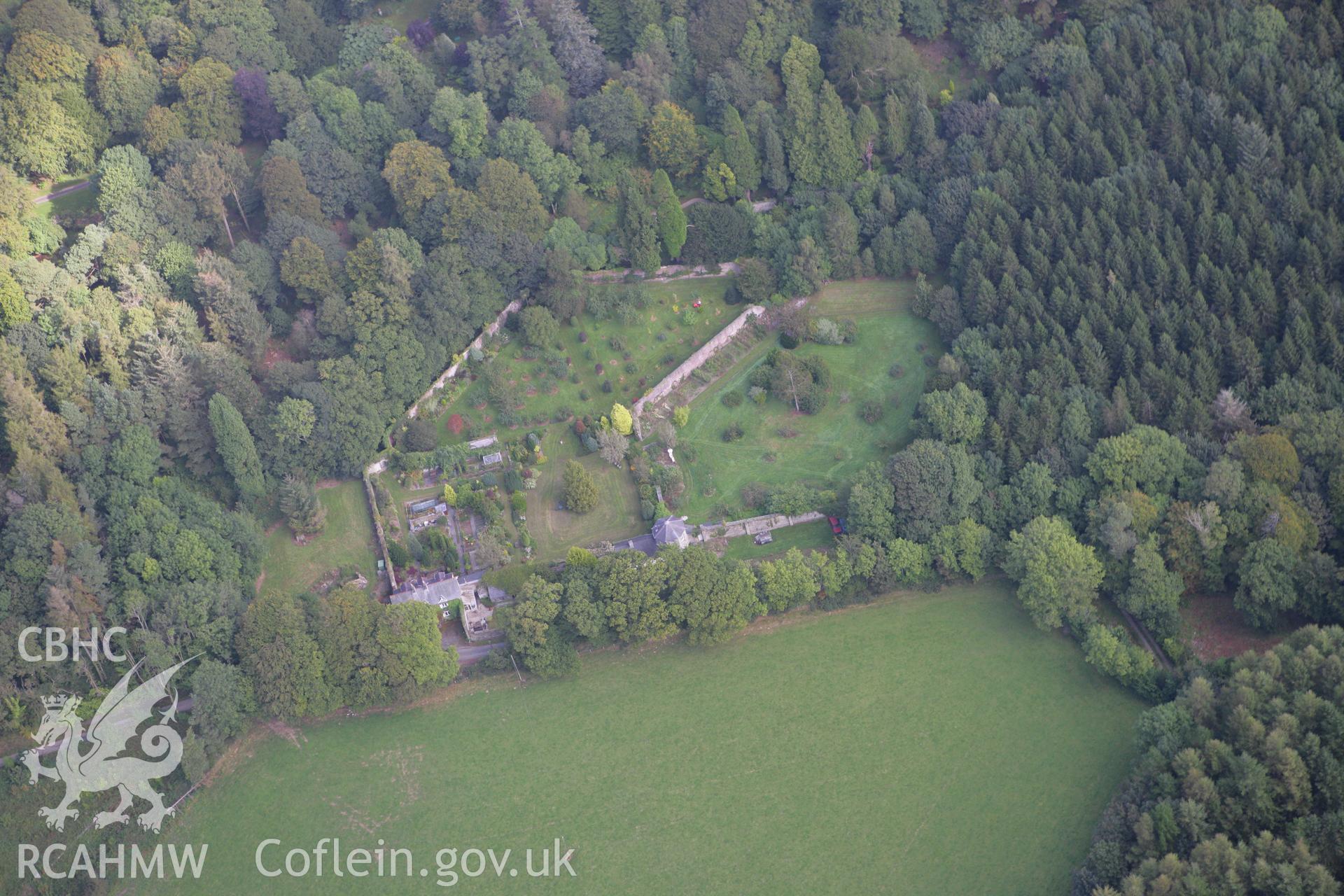 RCAHMW colour oblique photograph of Kitchen Gardens, Ffynnonau. Taken by Toby Driver on 11/09/2007.