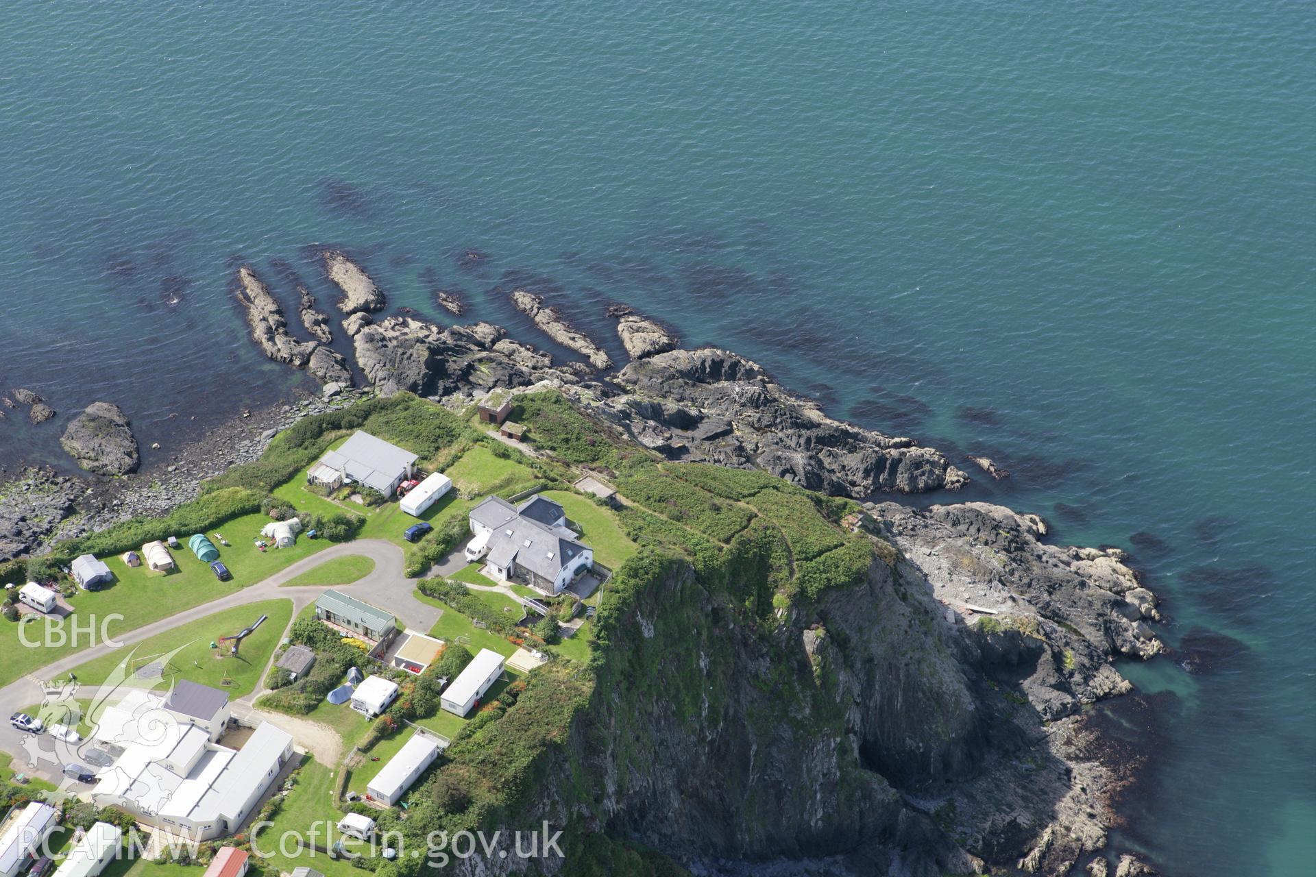 RCAHMW colour oblique photograph of Fishguard Battery, Penrhyn. Taken by Toby Driver on 01/08/2007.