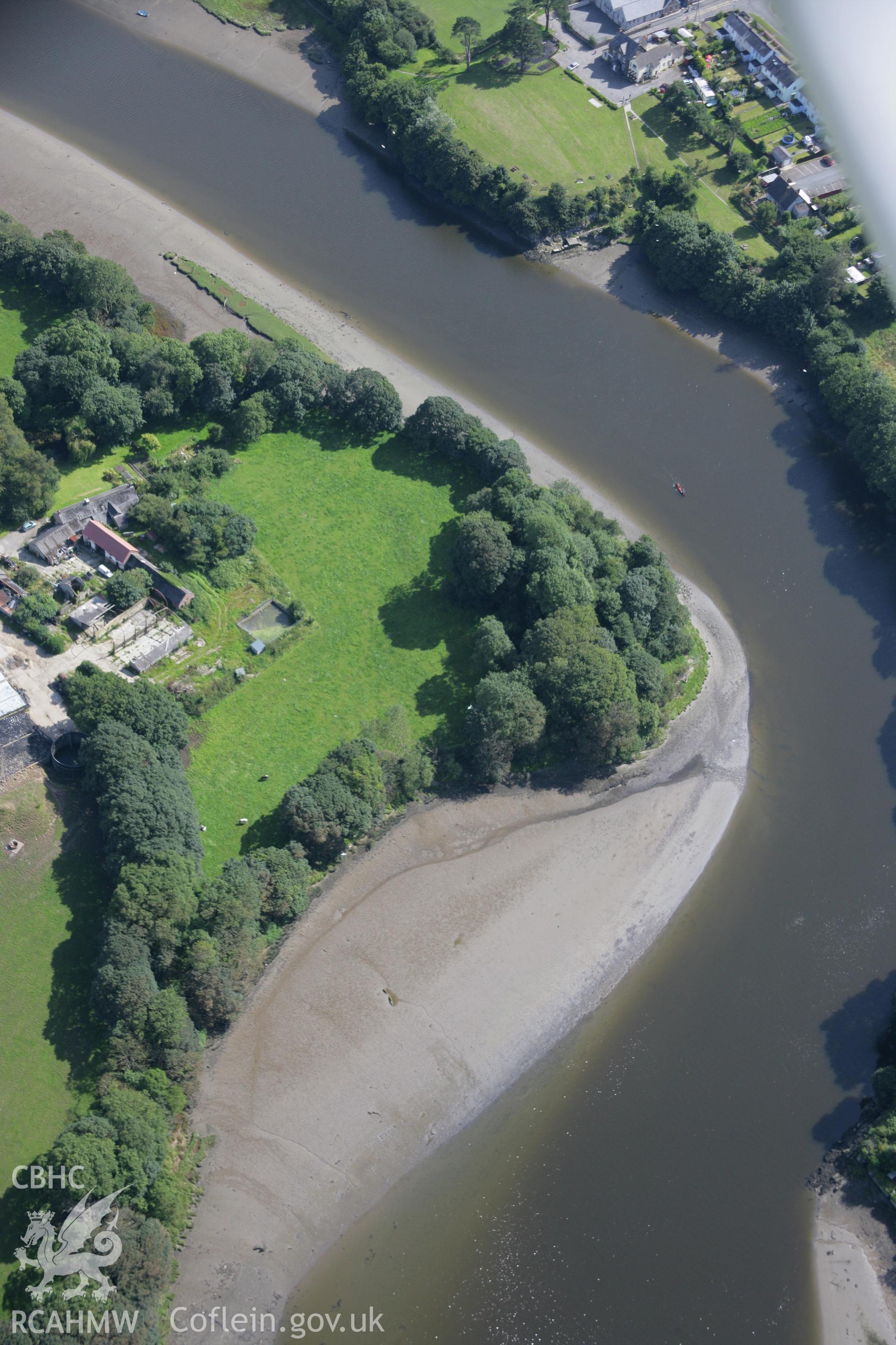 RCAHMW colour oblique photograph of Cardigan Old Castle; Din Geraint. Taken by Toby Driver on 01/08/2007.